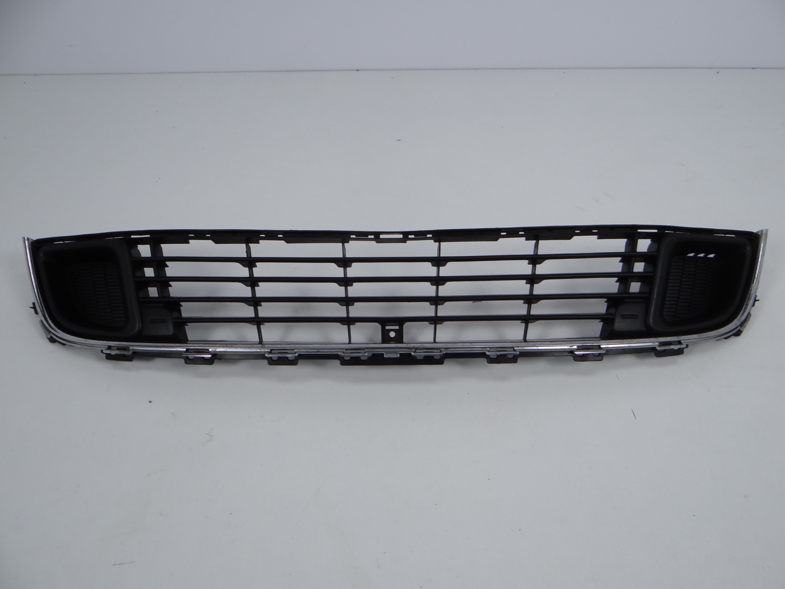 9681052677 - CITROEN C5 II 2008-Центральна решітка переднього бампера