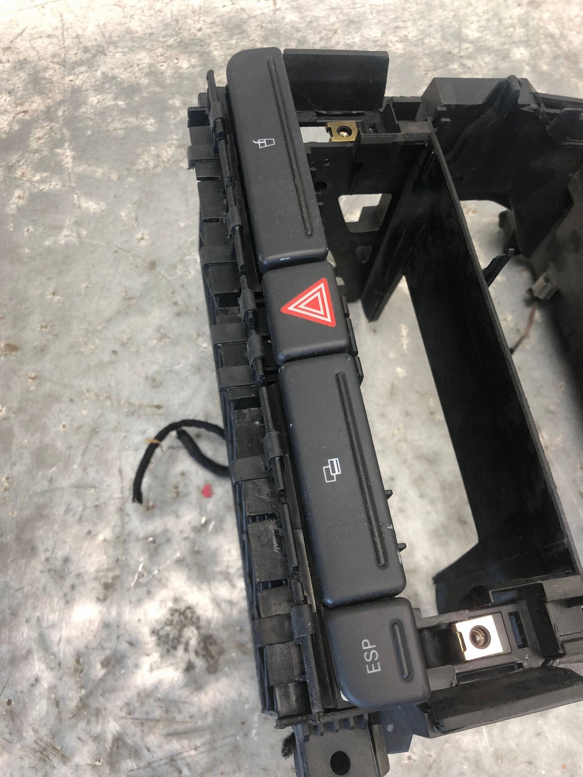 Panier Support RADIA AUDI A4 B7 8E0858005E