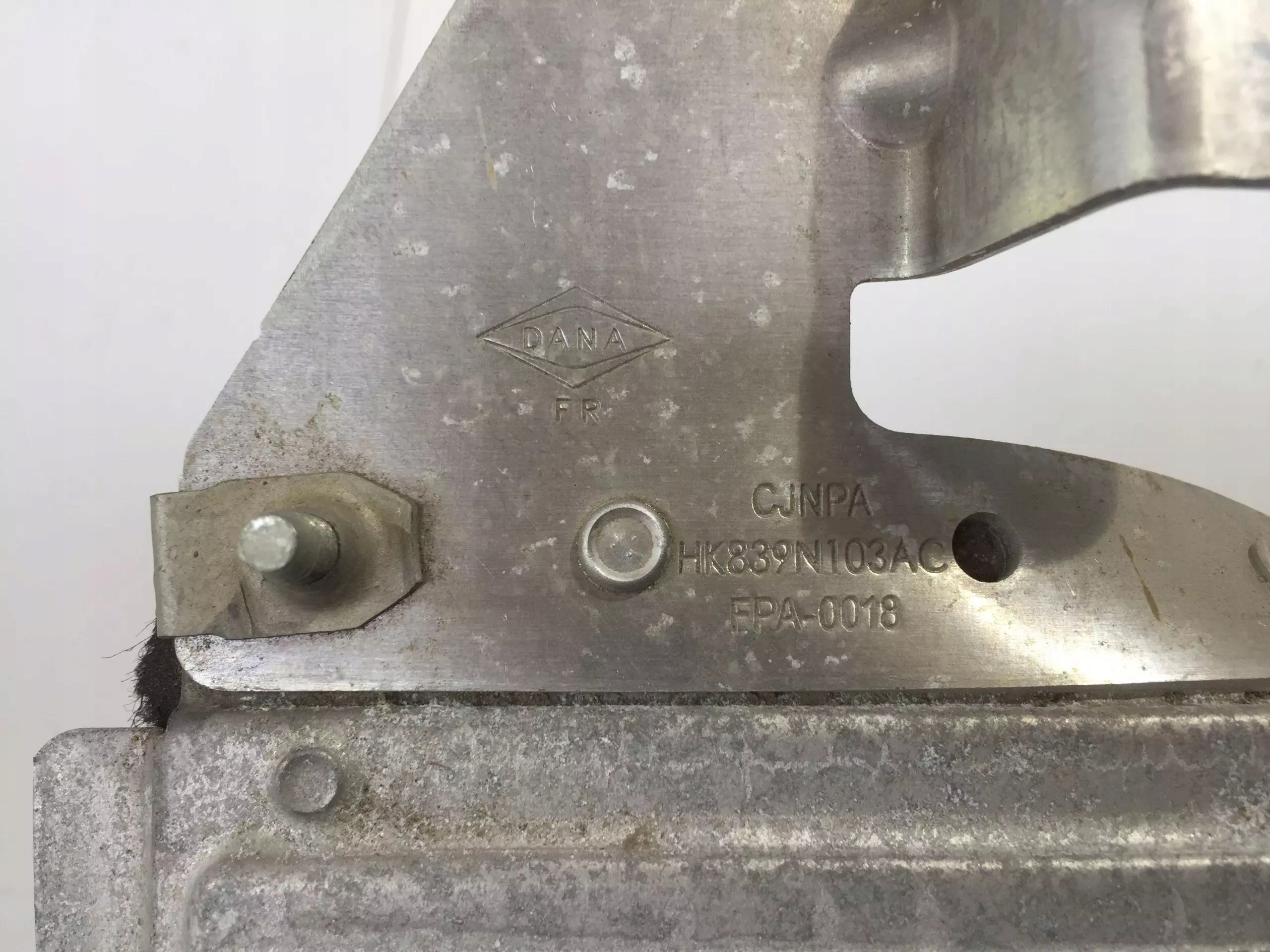 JAGUAR XE RANGE ROVER CHLODNICA PALIWA HK839N103AC Part number HK839N103AC