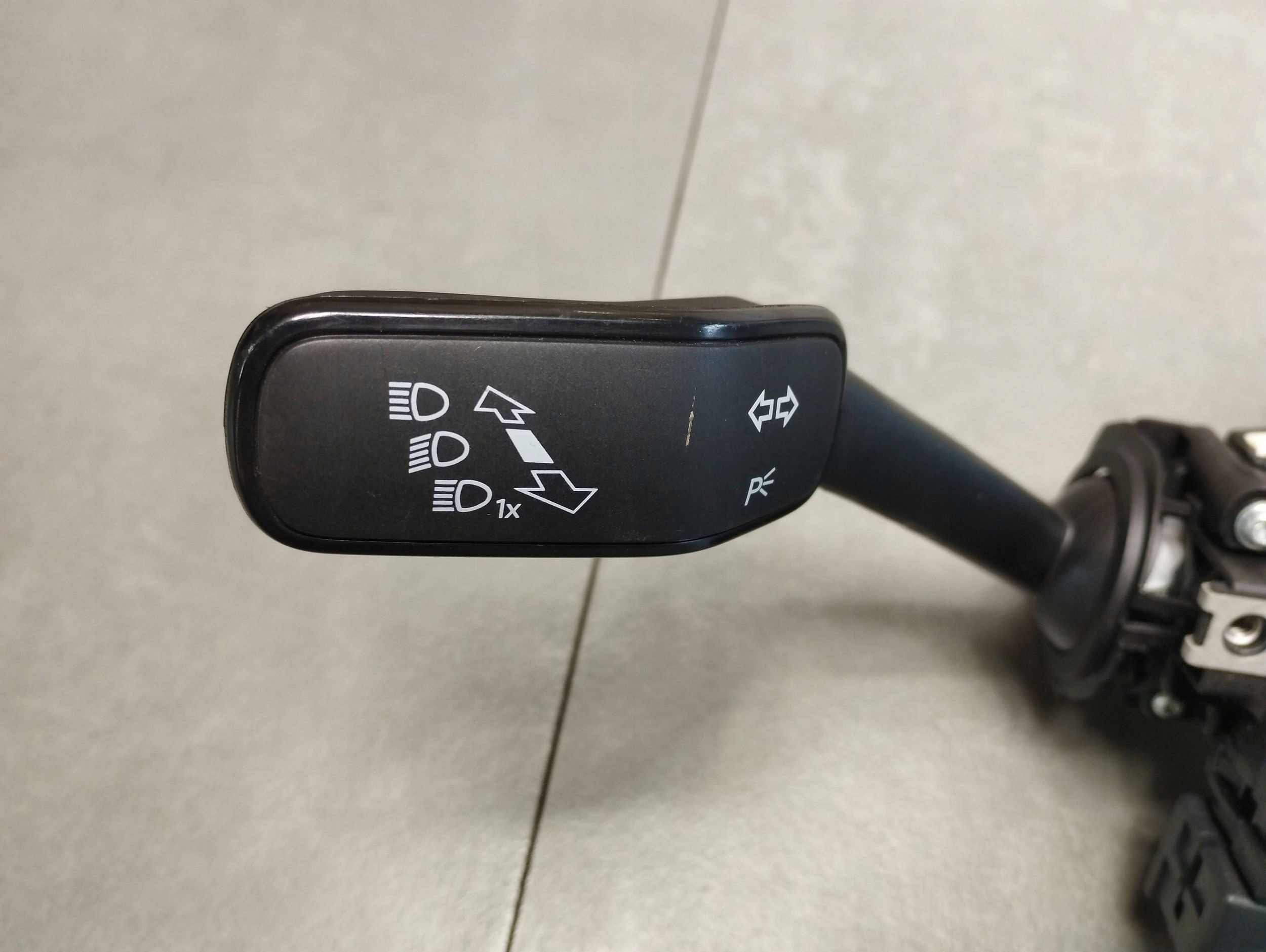 Audi A1 steering wheel levers and controls ring 5Q1953521AS