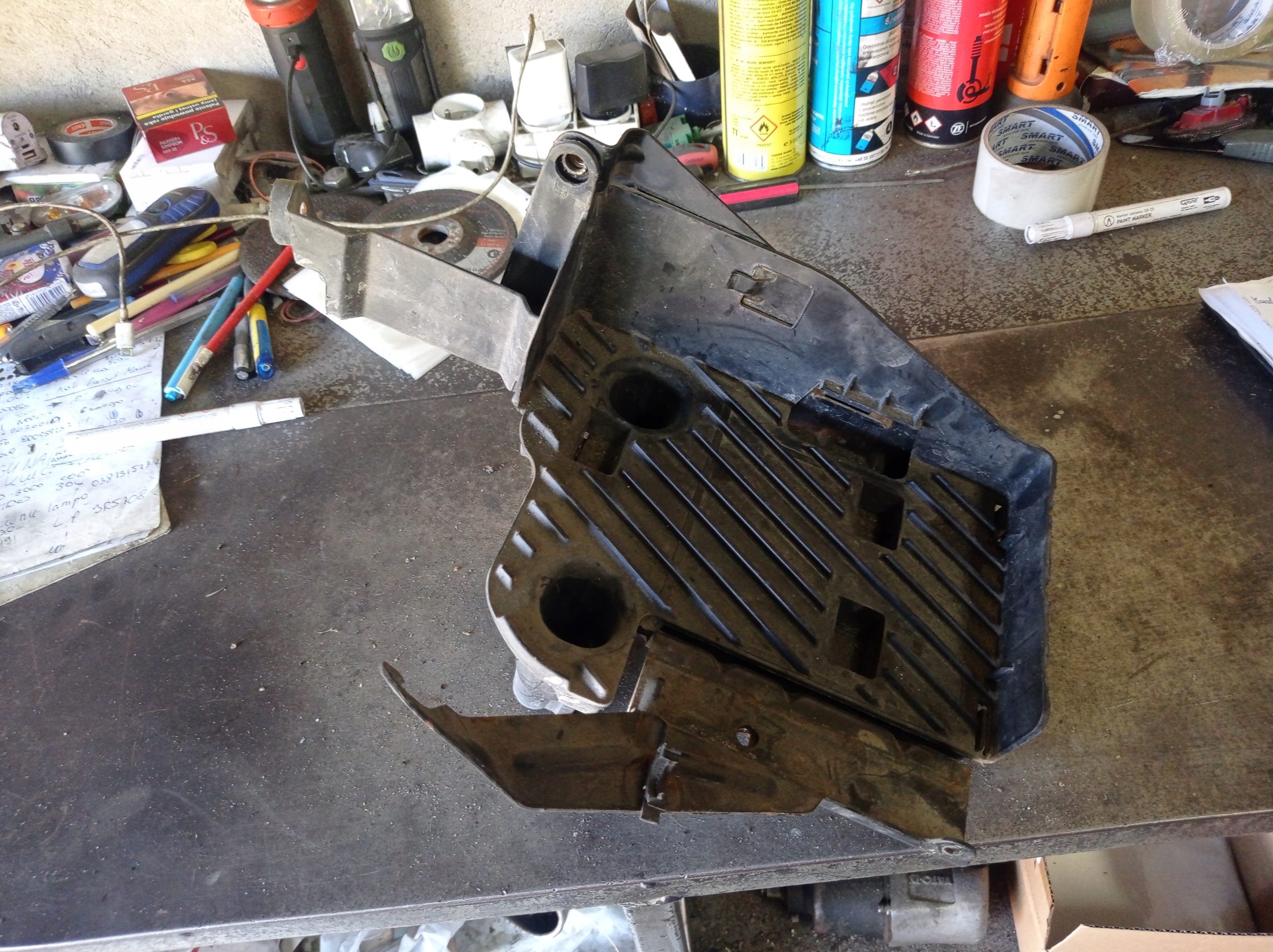 RENAULT SCENIC I LIFT 99-03 - PODSTAWA AKUMULATORA