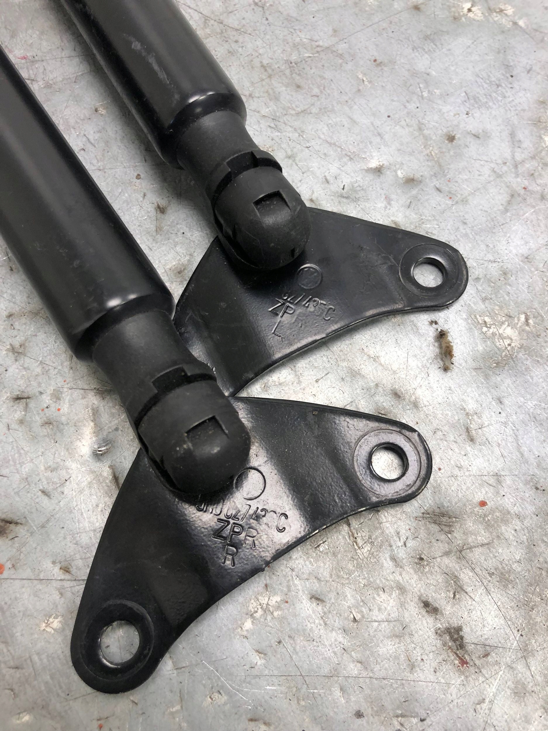 SILOWNIKI bonnet boot VW TIGUAN 5N0827550D