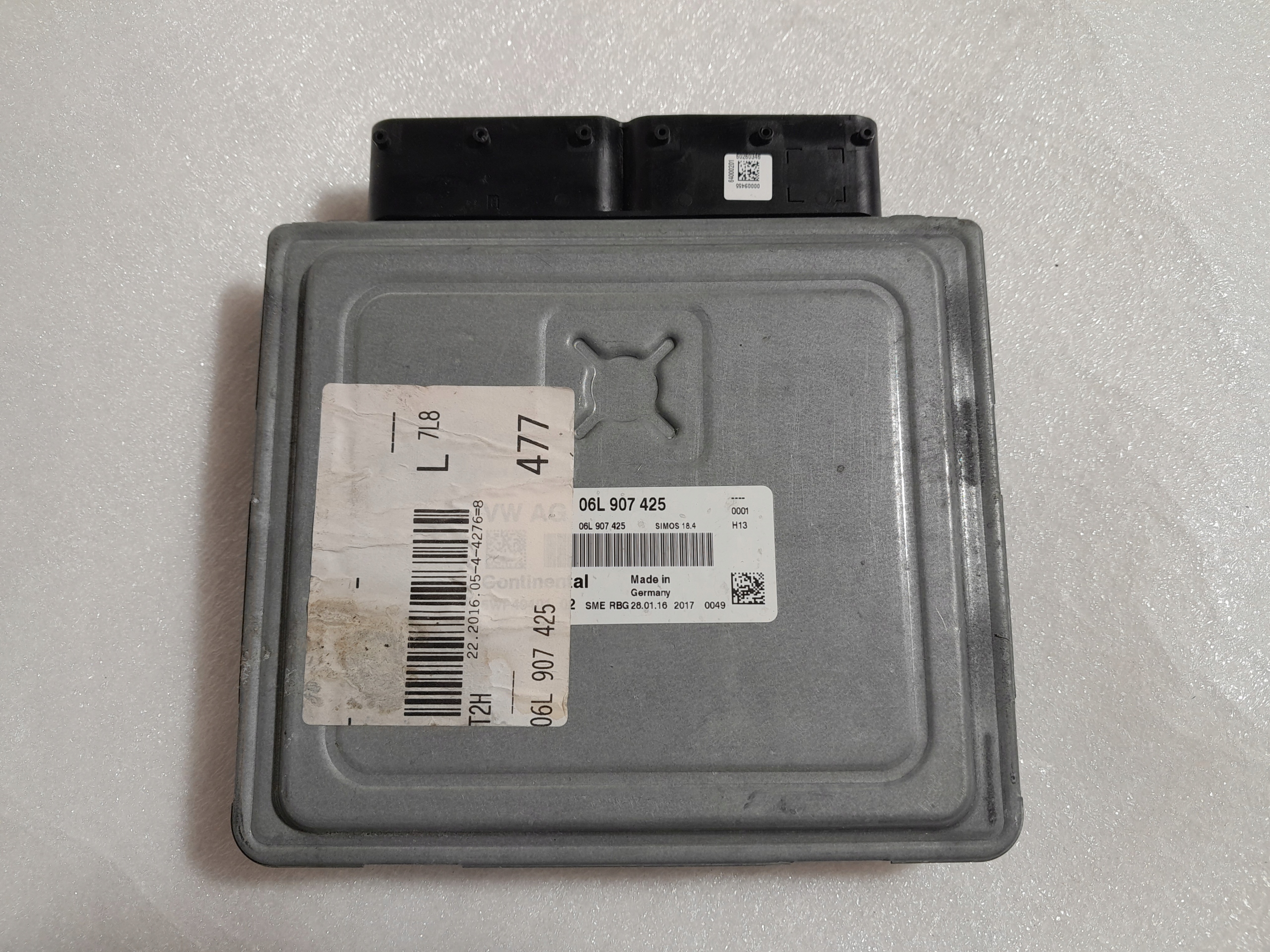 AUDI A4 B9 control unit computer of the engine 06L907425