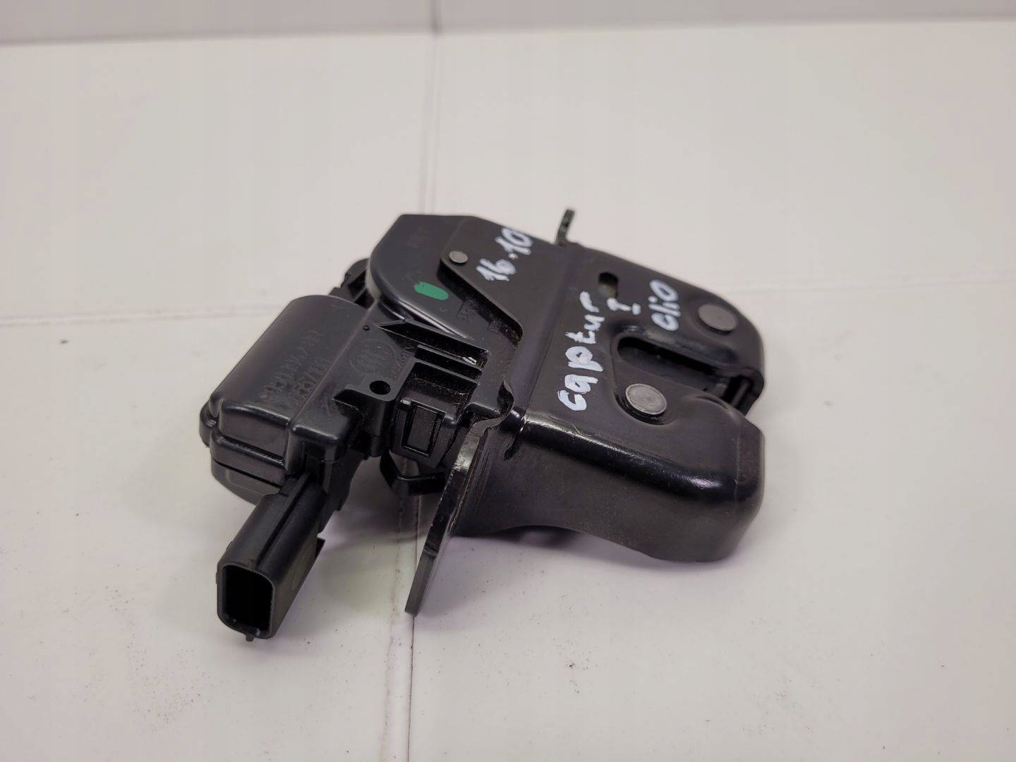 lock bonnet boot Renault Captur 2016 846307169R