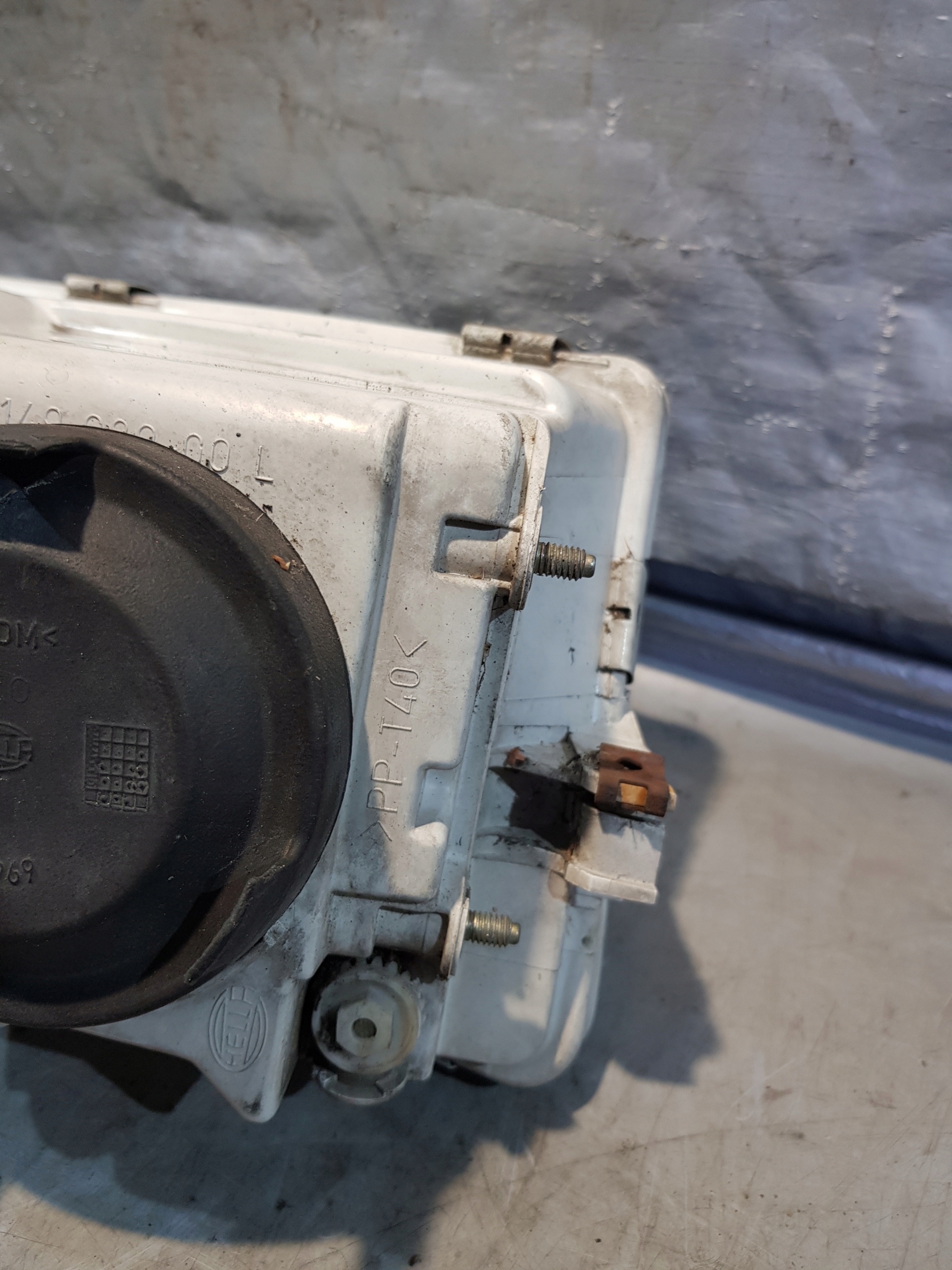 Hella 14908900 light left front VOLVO V40 02r.