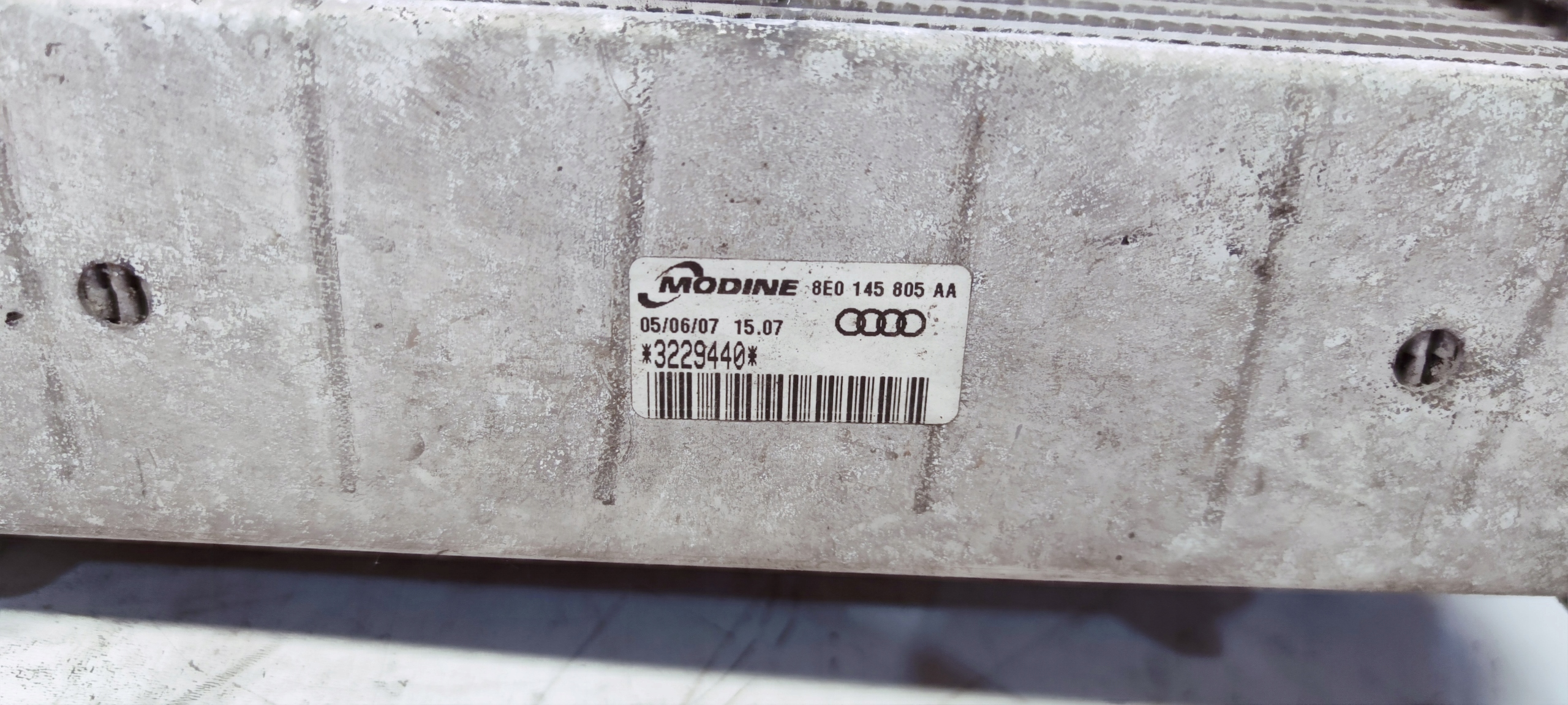 Kühler INTERCOOLER AUDI A4 B7 8E0145805AA