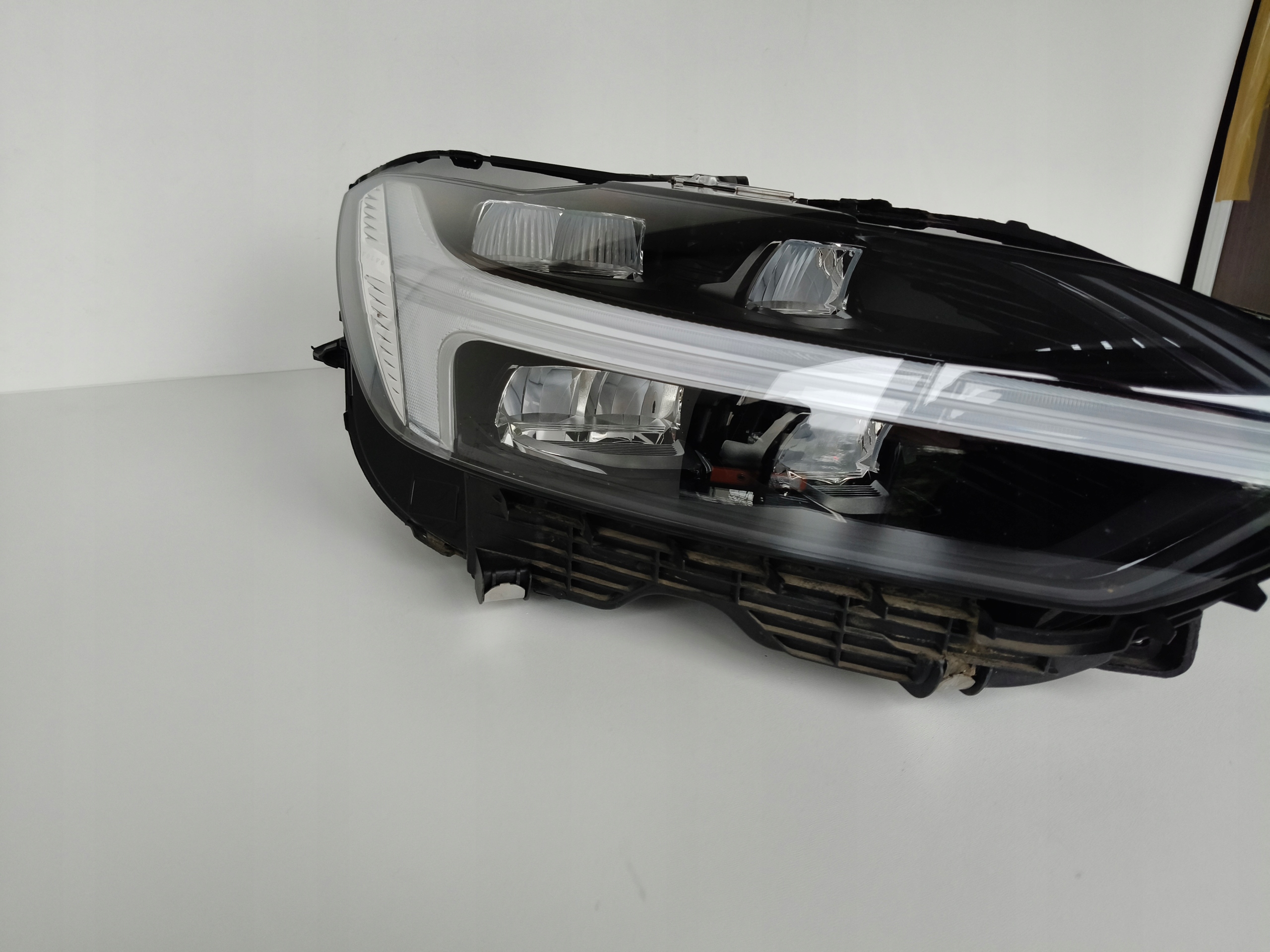light right REFLEKTOR VOLVO XC60 II 21- LIFT FULL LED
