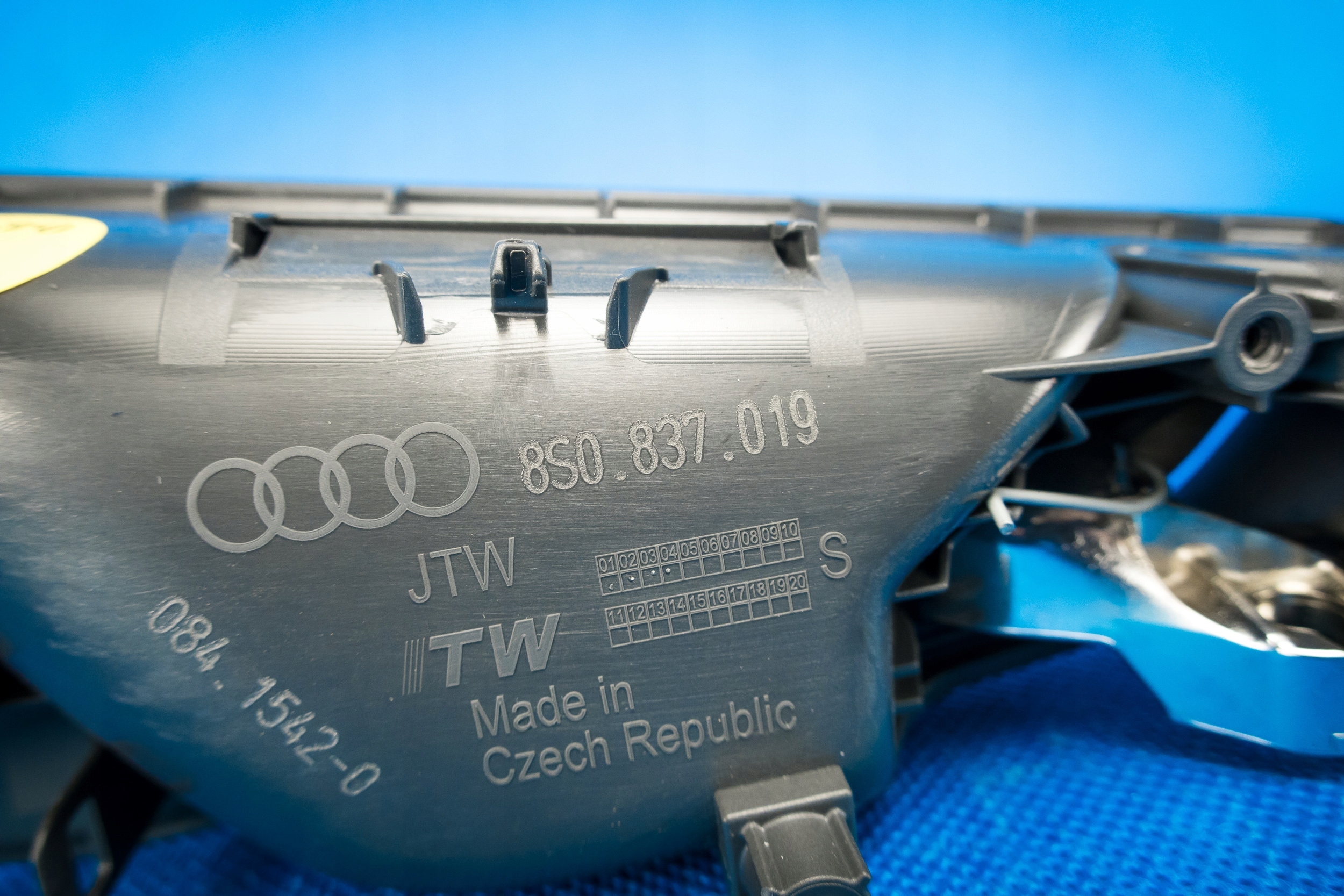 handle inner left Audi TT TTS 8S 8S0837019