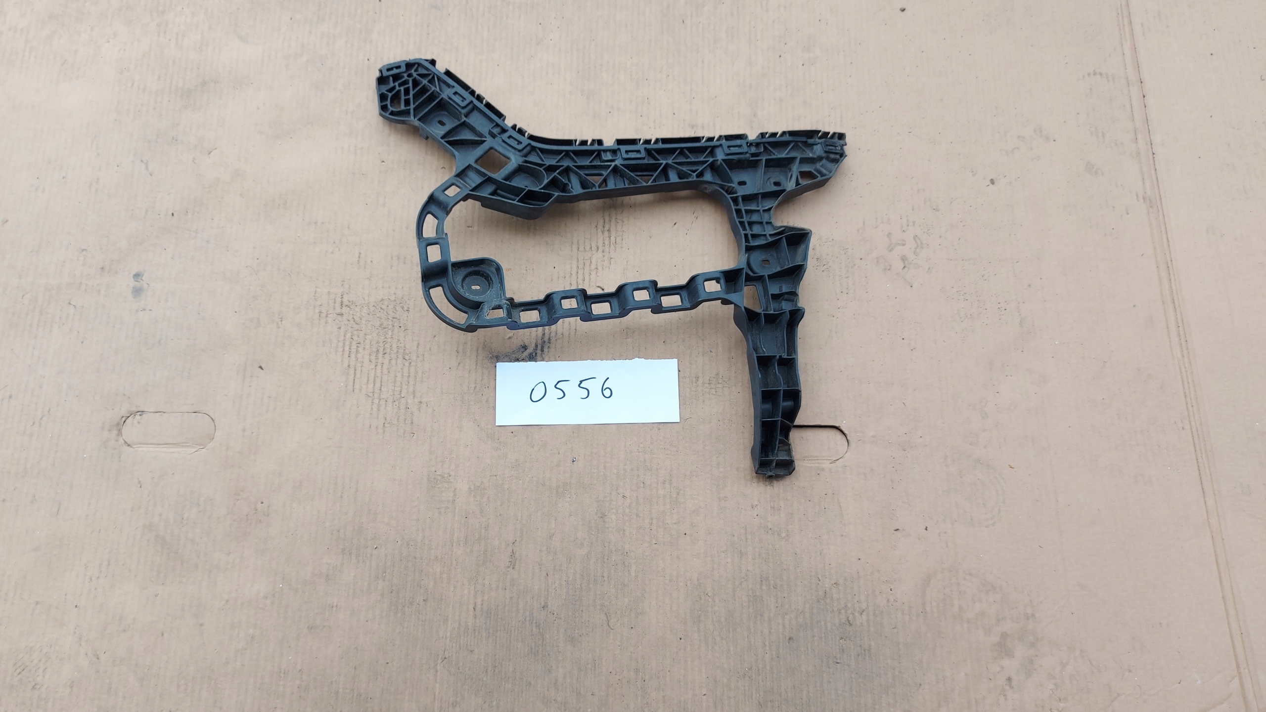 bumper bracket right rear part VW PASSAT B8 KOMBI