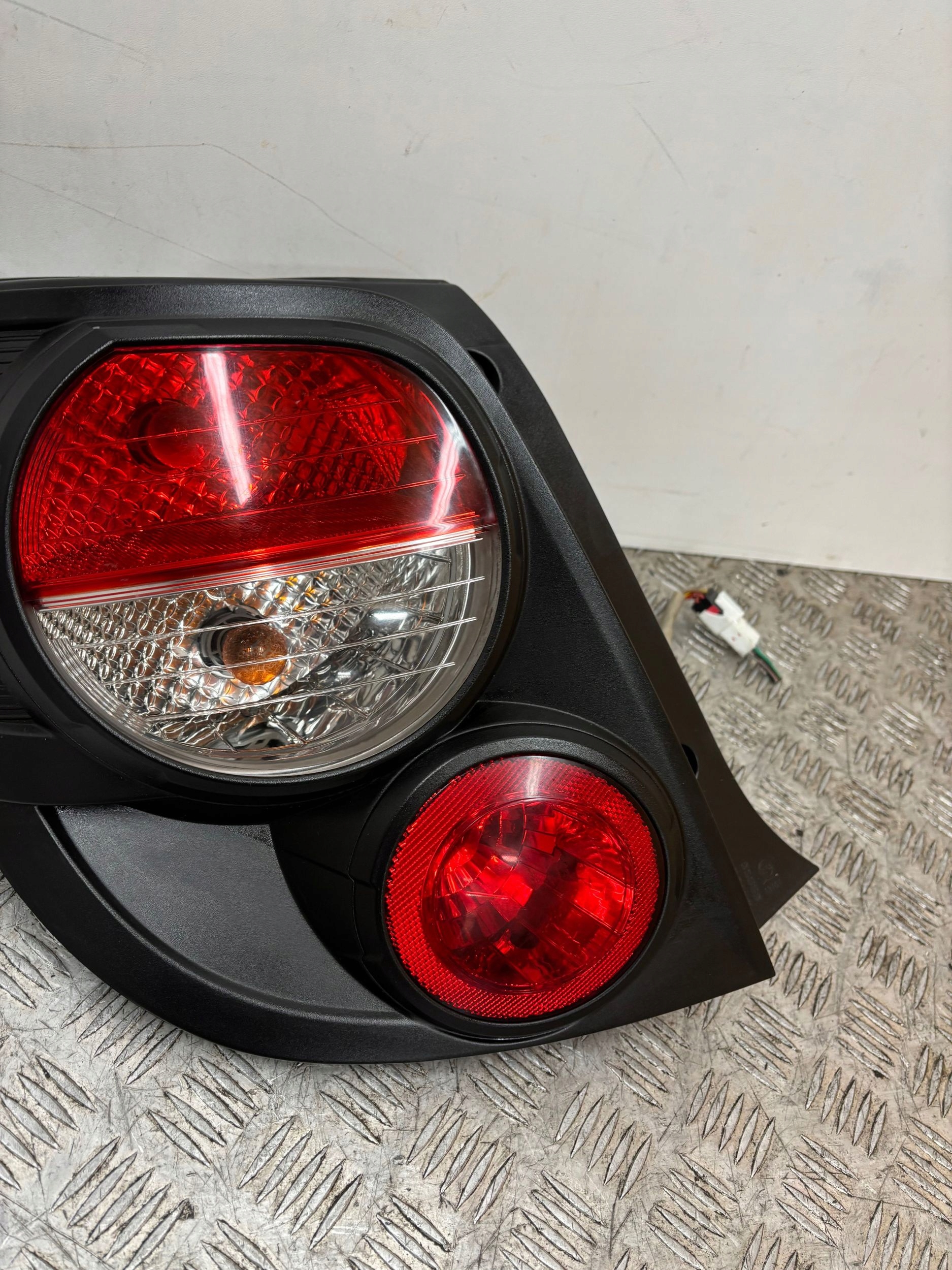 light rear part rear left CHEVROLET AVEO T300 11