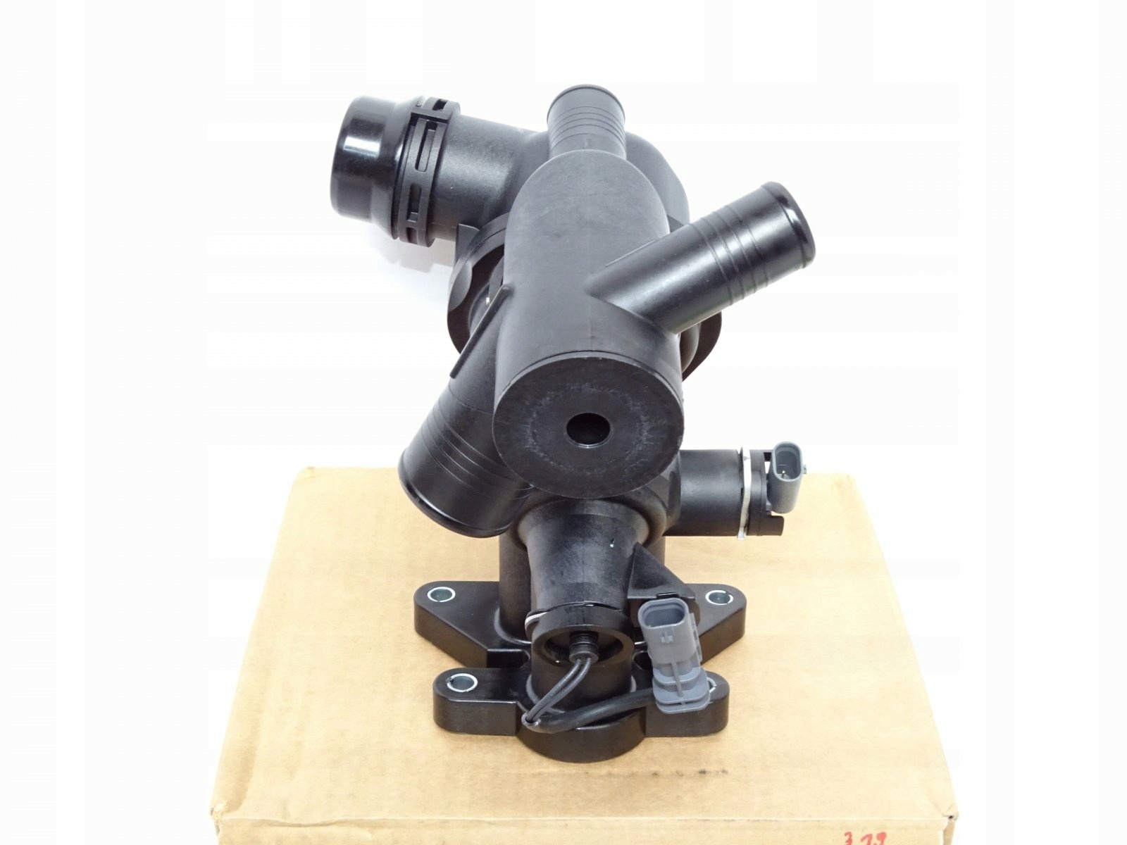 Nowa obudowa termostatu RANGE ROVER VELAR 2017- Jakość części (zgodnie z GVO) O - oryginał z logo producenta pojazdu (OE)