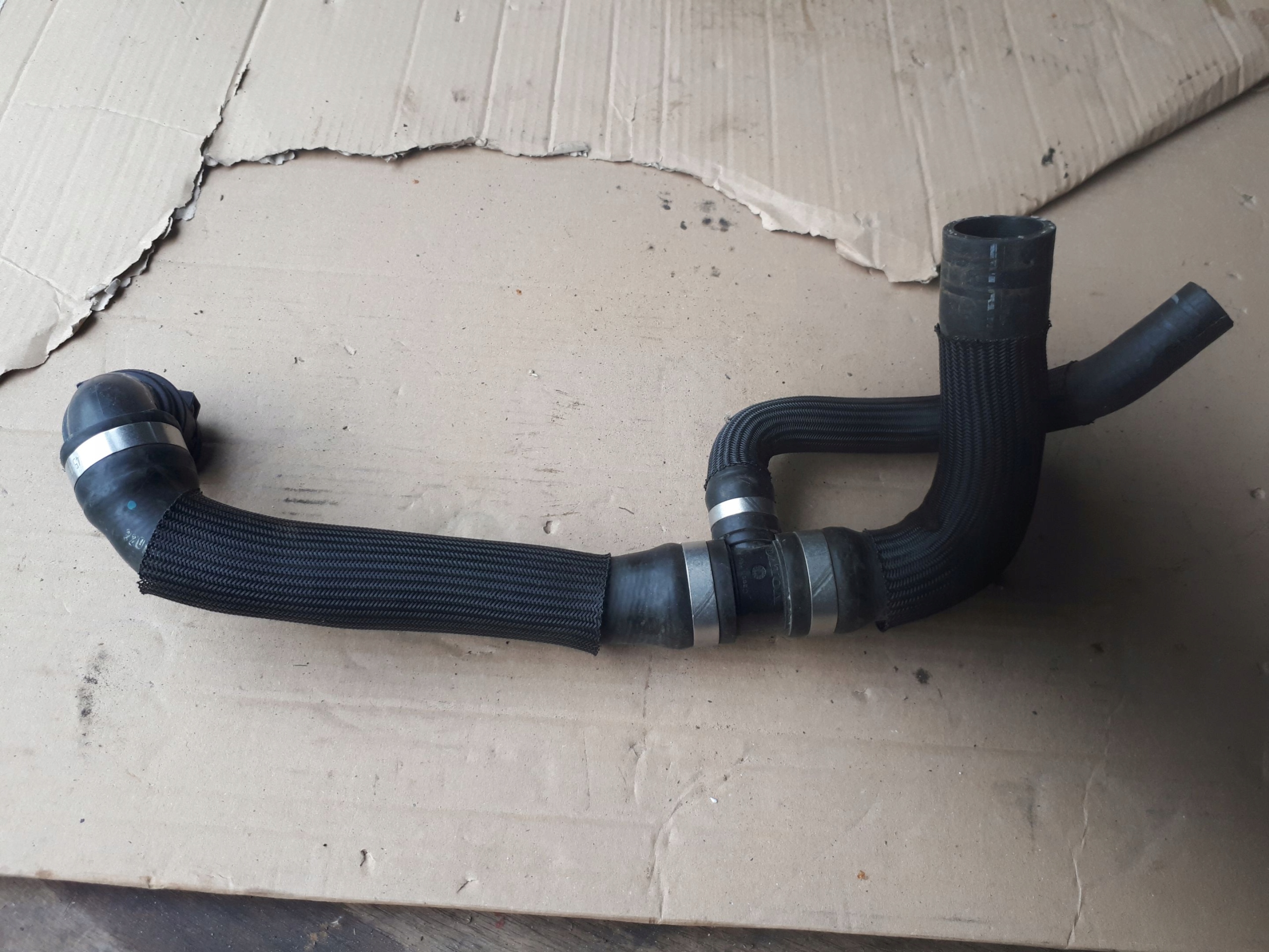 RURA WODY WĄŻ PRZEWÓD CHŁODNICY VOLVO 207536