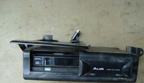 AUDI A8 D2 ZMIENIARKA PŁYT CD