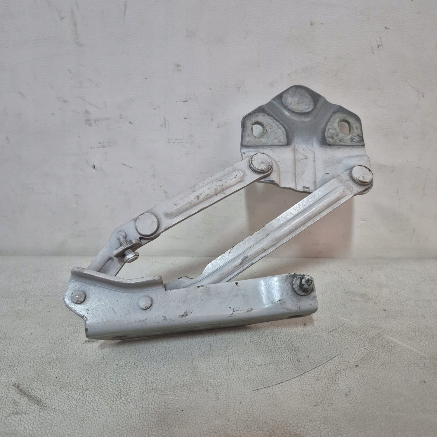 VW CADDY 2K5 16-20r. -> hinge bonnets left front 2K5823301