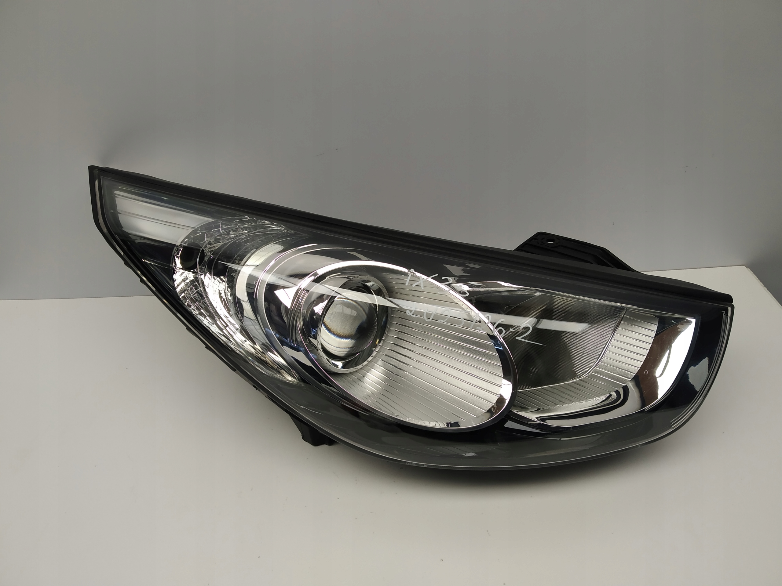 Hyundai ix35 reflektor light front right Zwykly original 92102-2Y