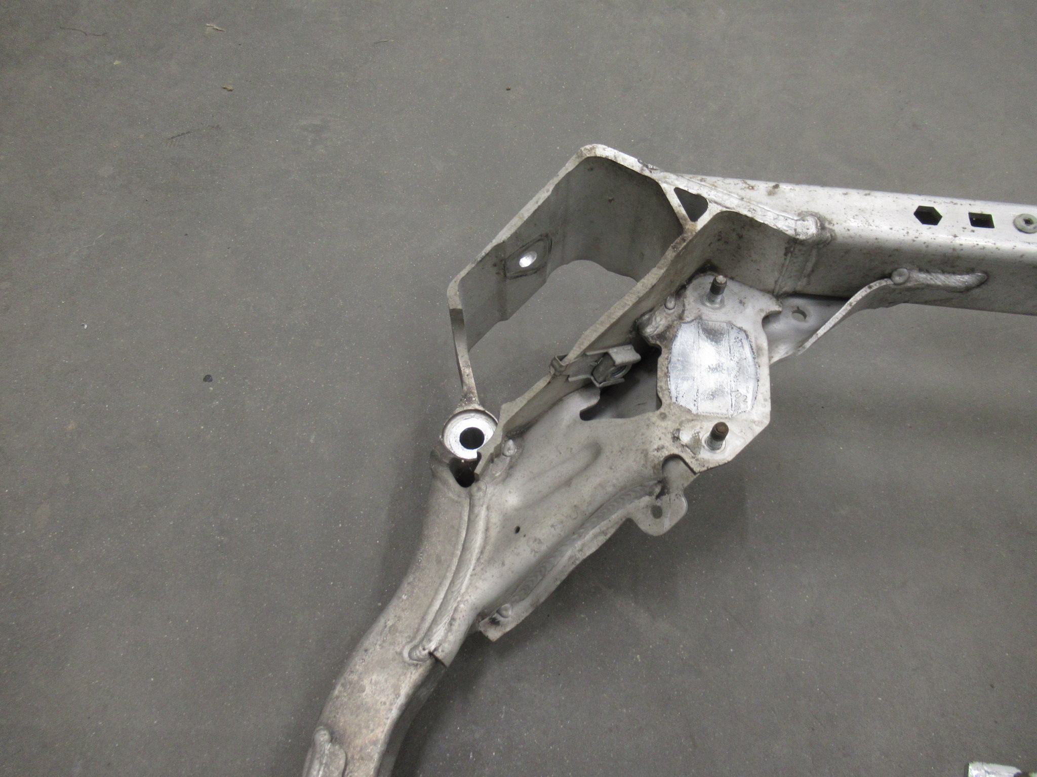 Lawa predok nápravnica pod motor výstuha zavesenia BMW e81 e82 e87 e90 e91 e92