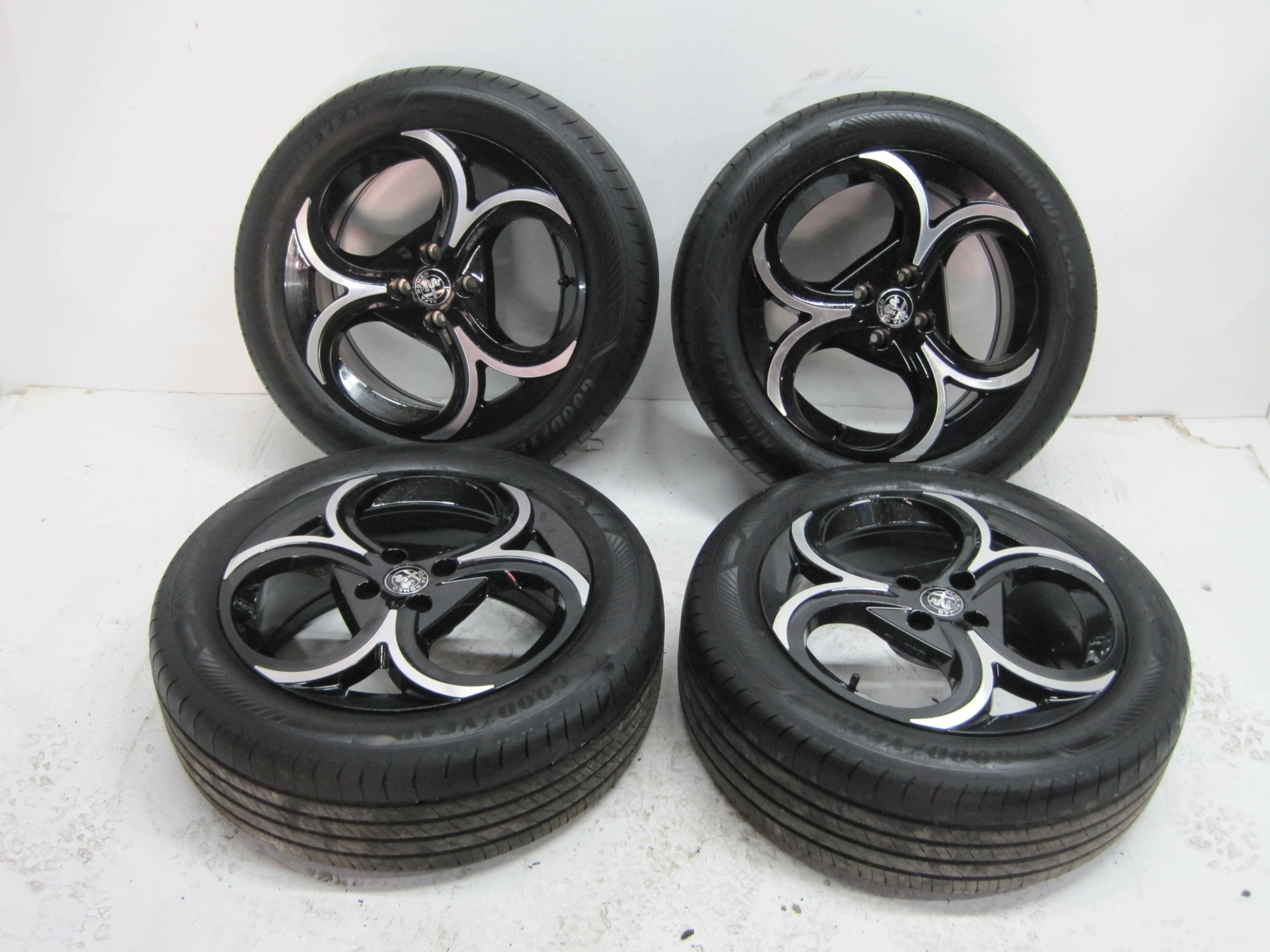 Reifen Räder felgen Reifen ALFA ROMEO JUNIOR R18 7MM