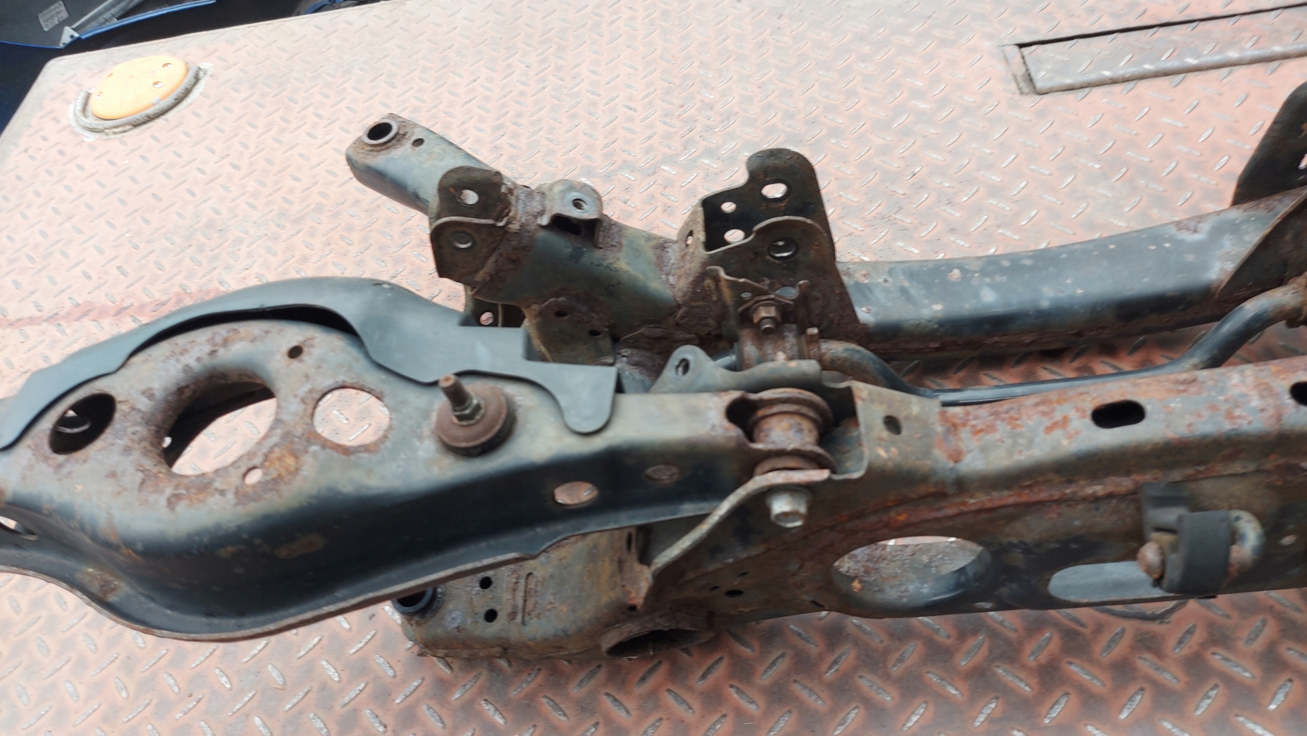 sider axle beam subframe axle beam rear part rear. LEXUS IS220 05