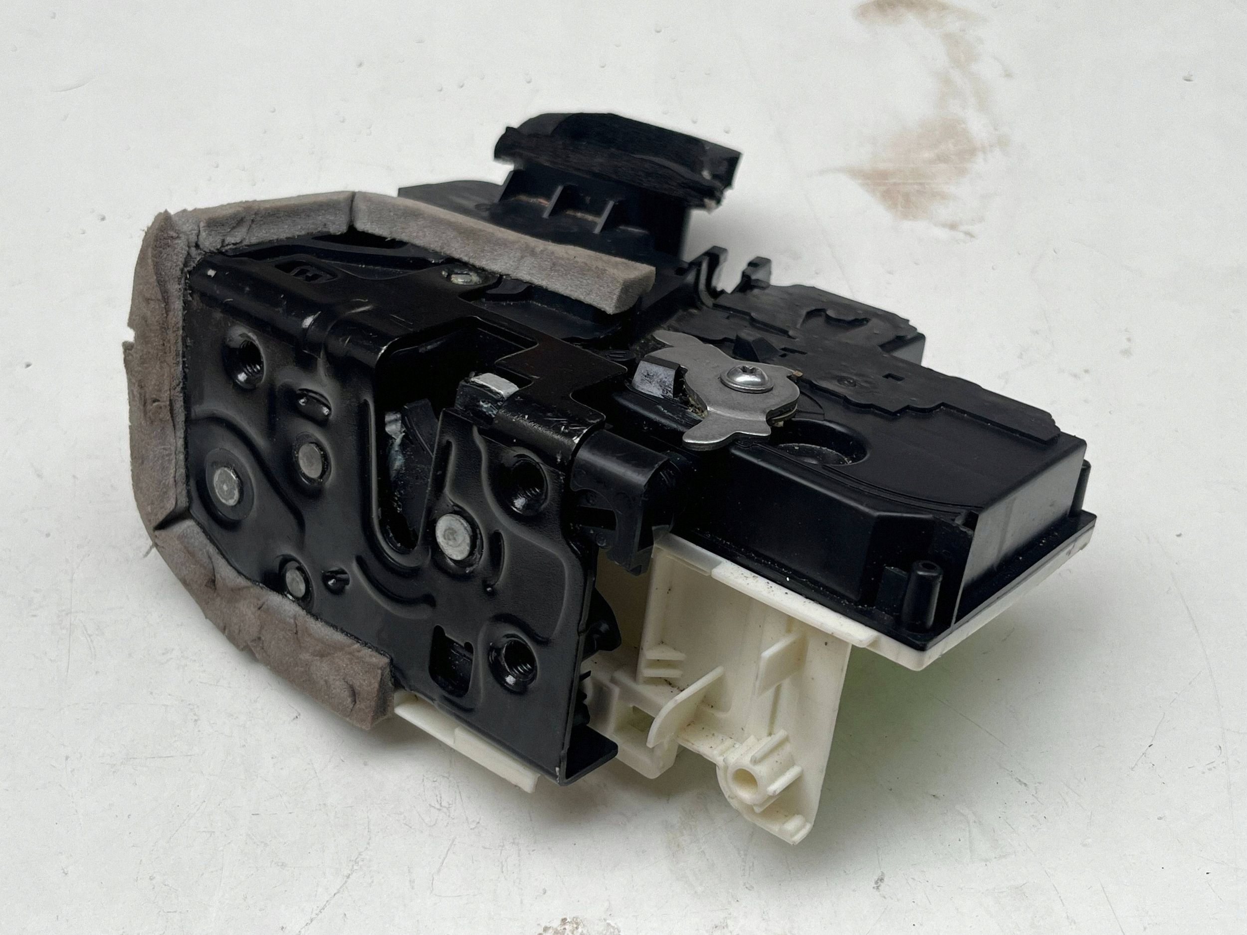 AUDI A6 C8 lock door left rear part 4K0839015P @M