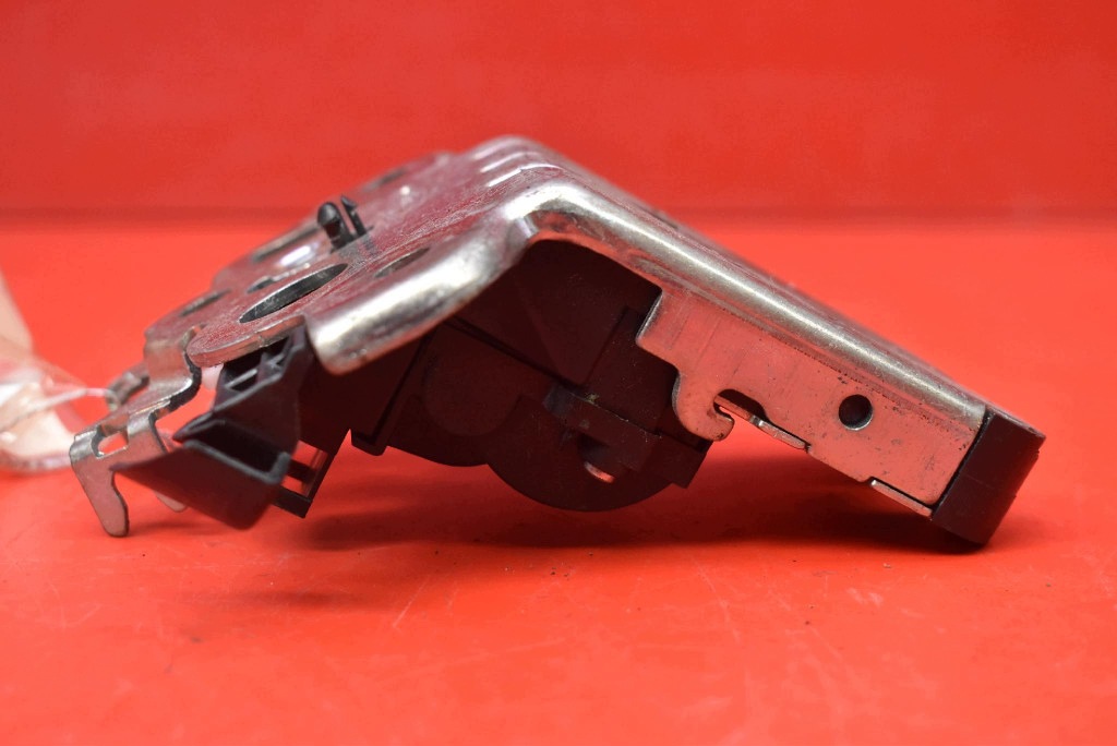 lock bonnet rear part boot 8R0827505 AUDI Q5 8R 12-17