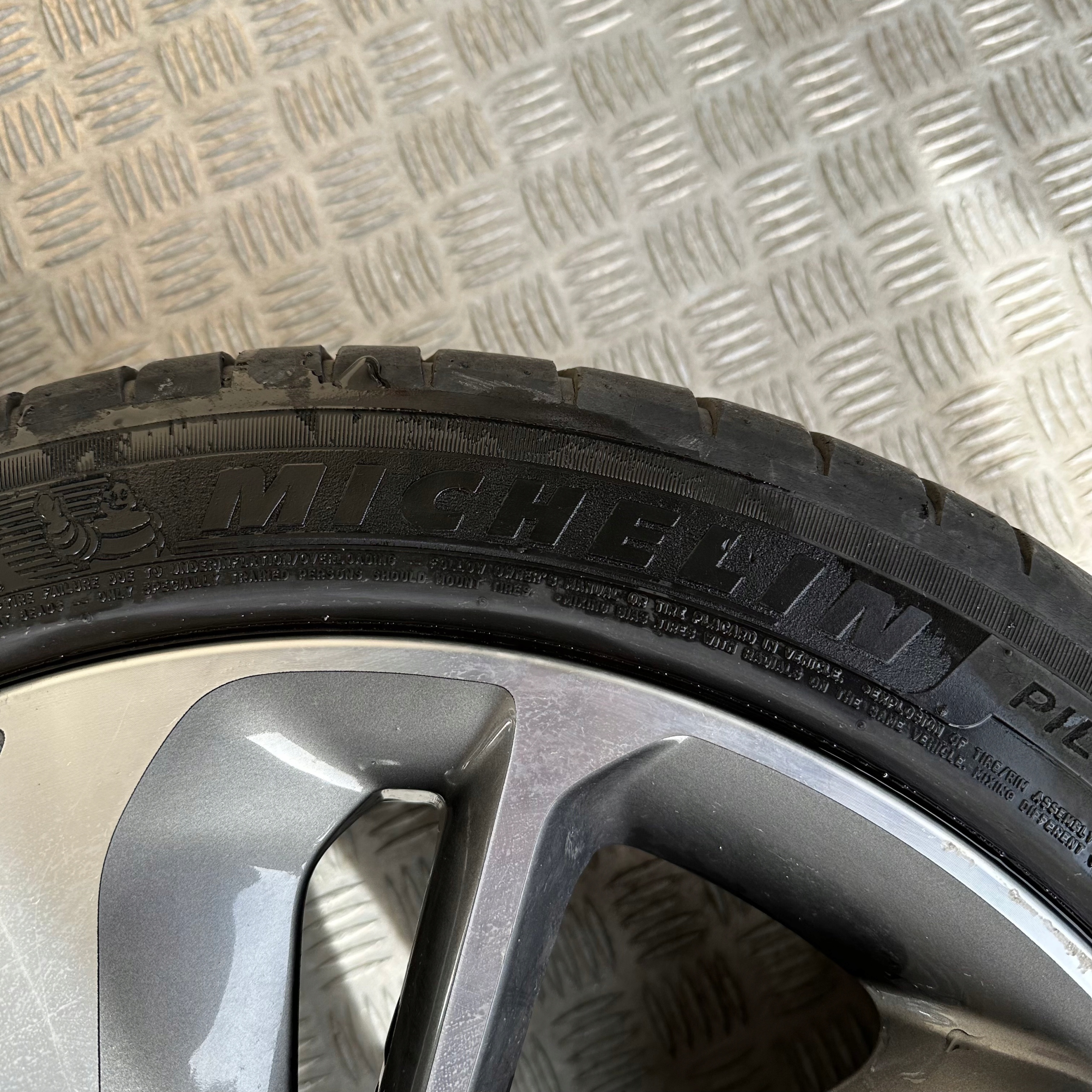 FELGI KOŁA MICHELIN KIA NIRO 225/45/18 3MM Rok produkcji opon 2018