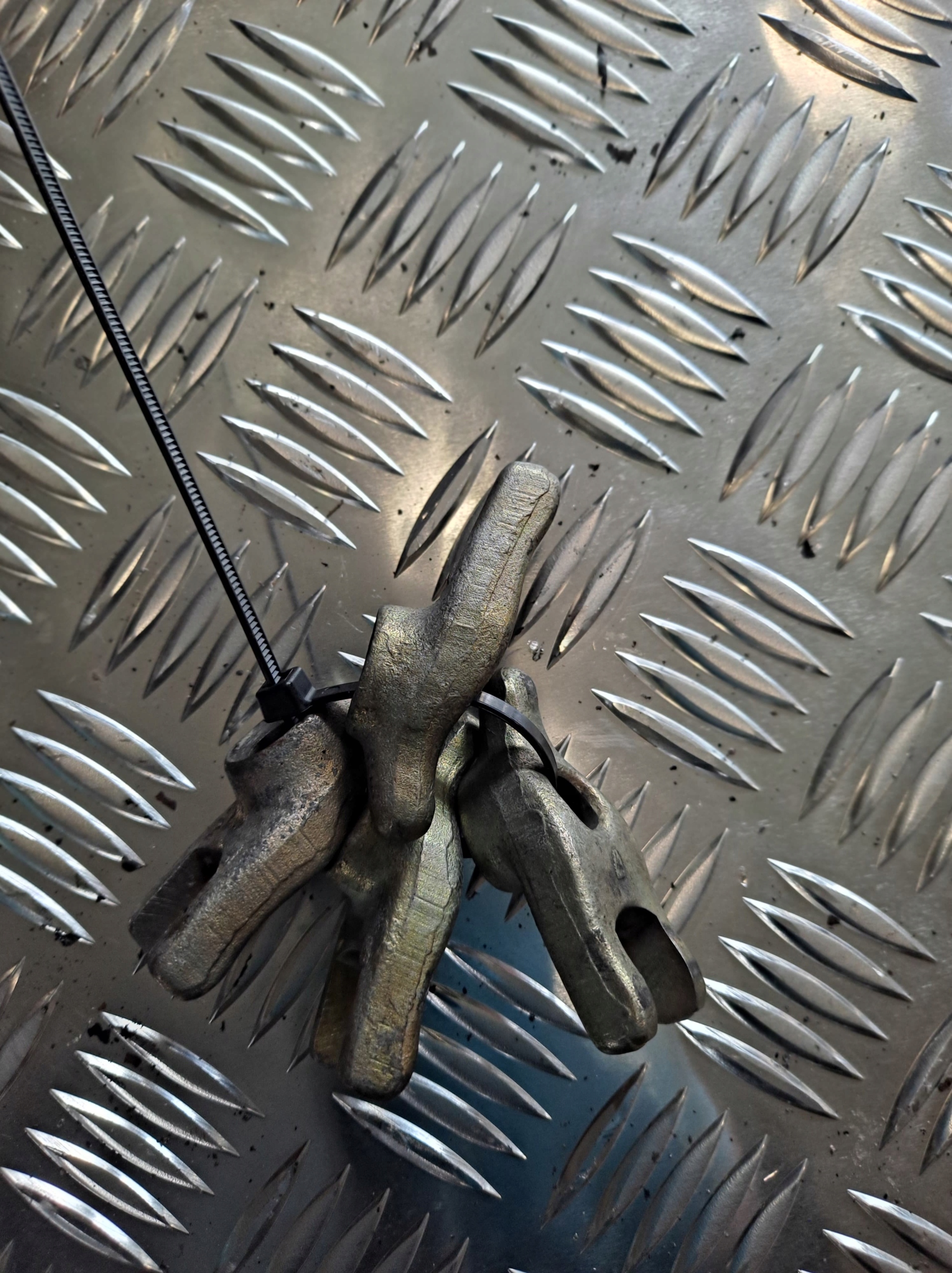 IVECO DAILY 2.3 3.0 MOCOWANIE WTRYSKU UCHWYT