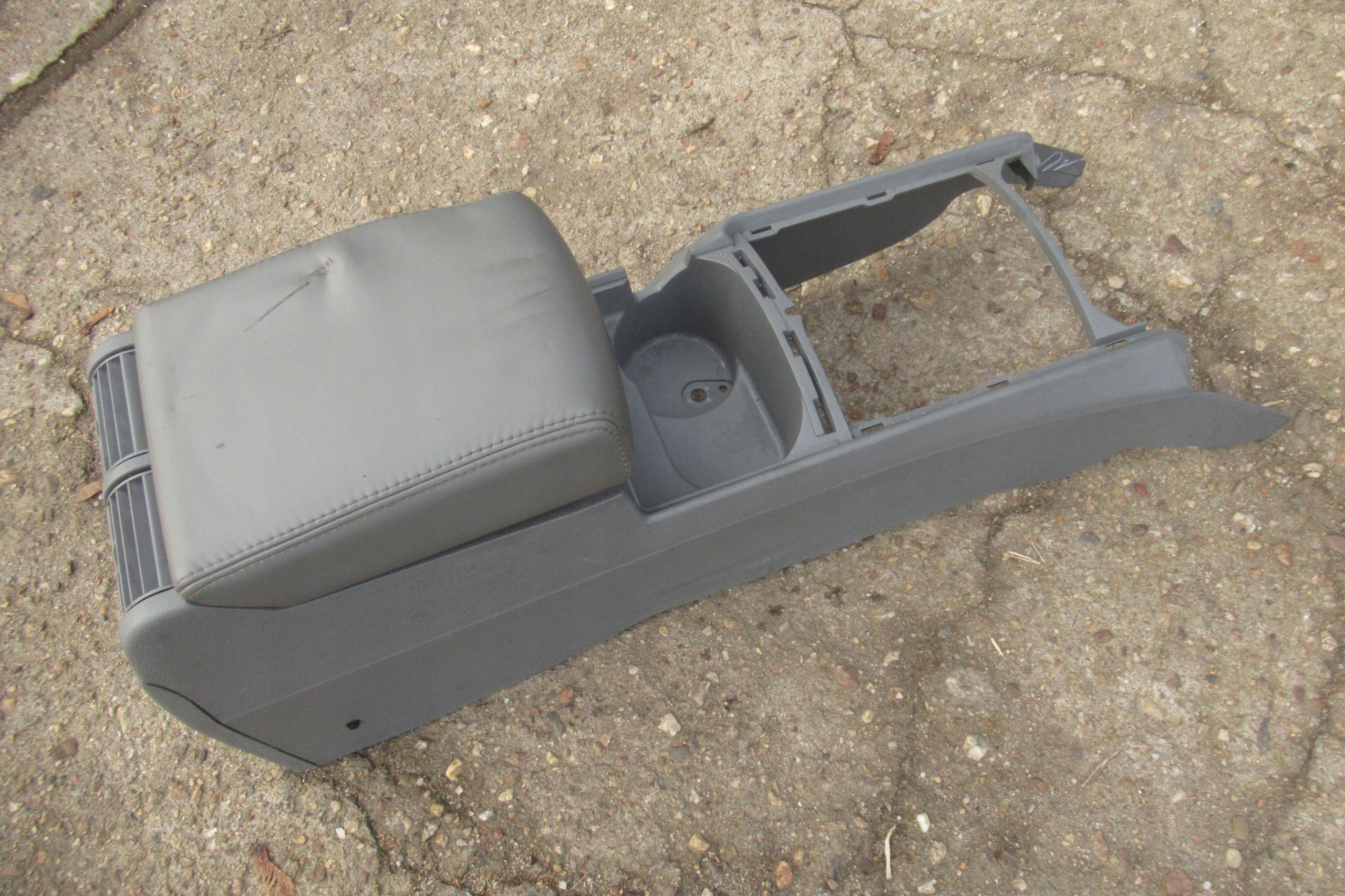 JEEP CHEROKEE WK 08R TUNEL central armrest