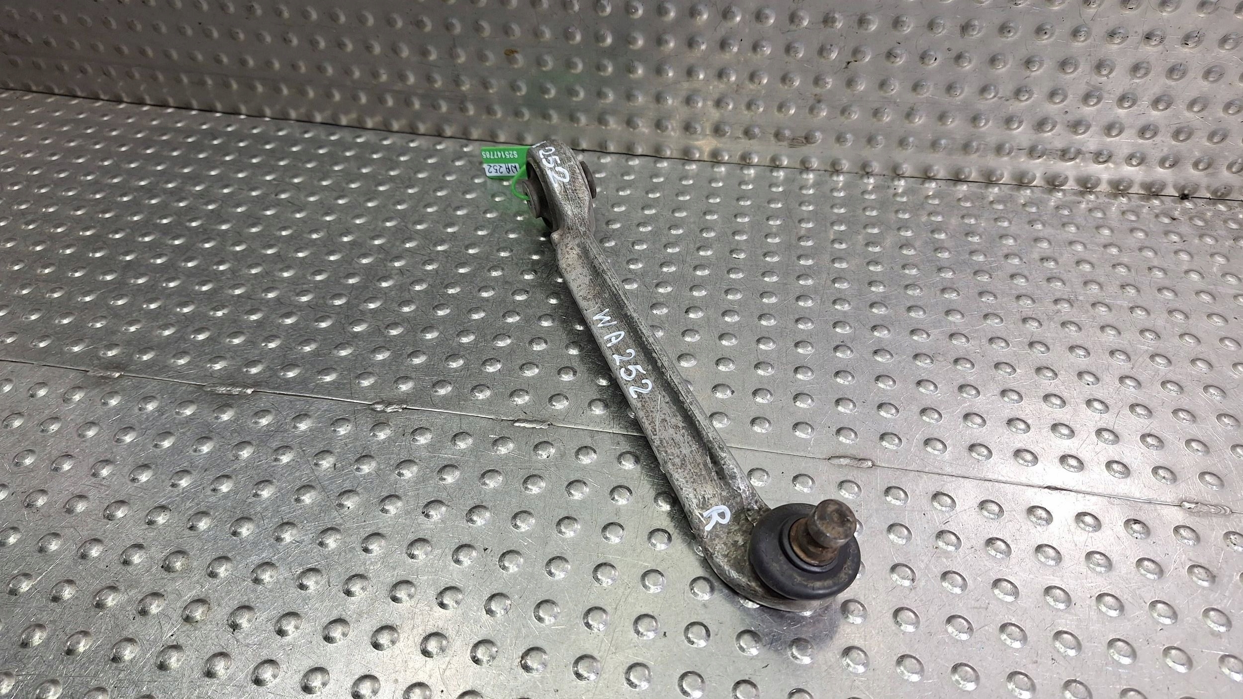 arm right front upper OE 8D0407508E AUDI A4 B6 A6 C5 PASSAT B5 SUPERB and