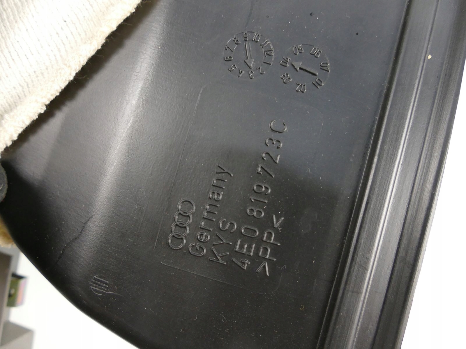 AUDI A8 D3 before LIFT side SLUPKA B cover L.