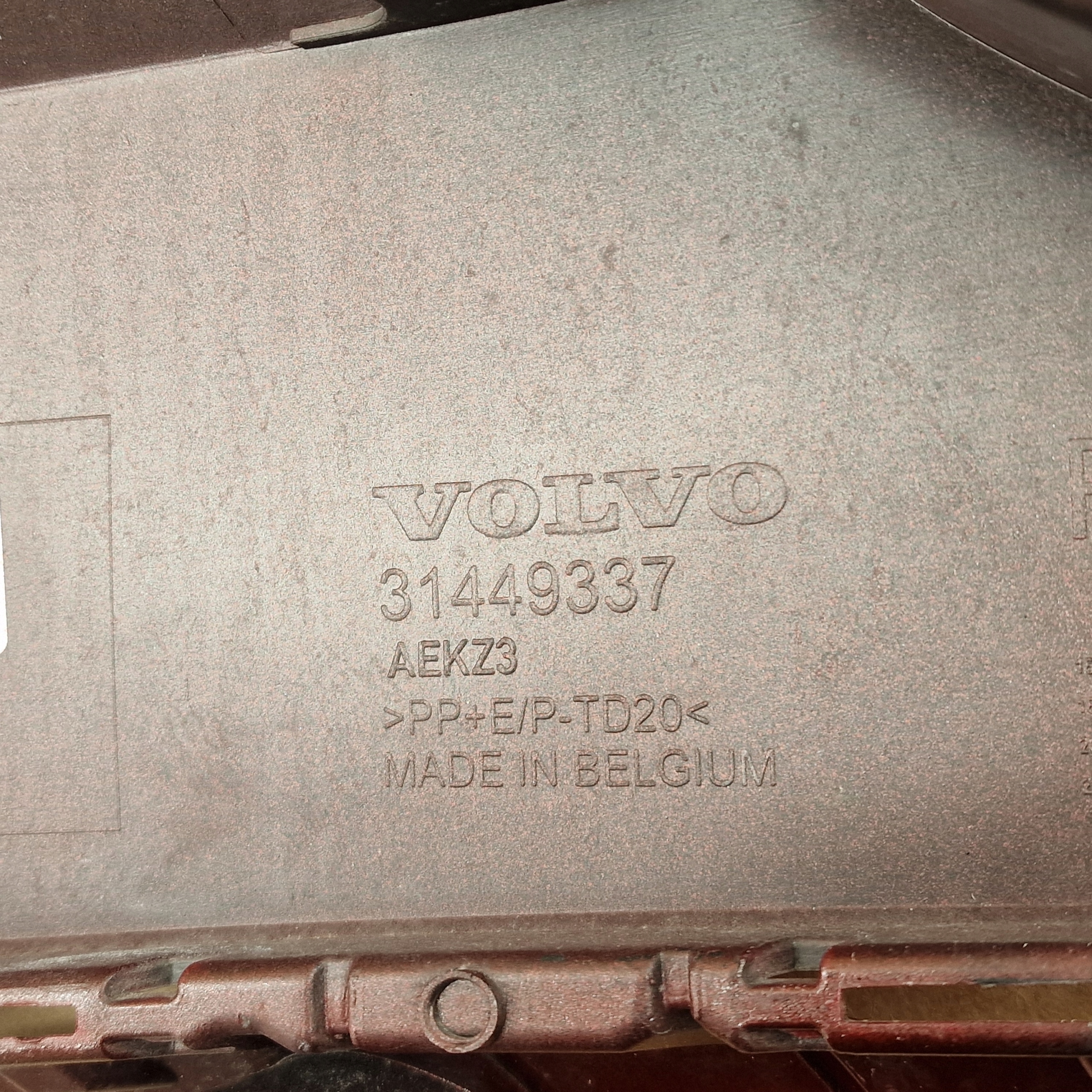 right corner bumper rear part VOLVO XC40 EX40 colour 725