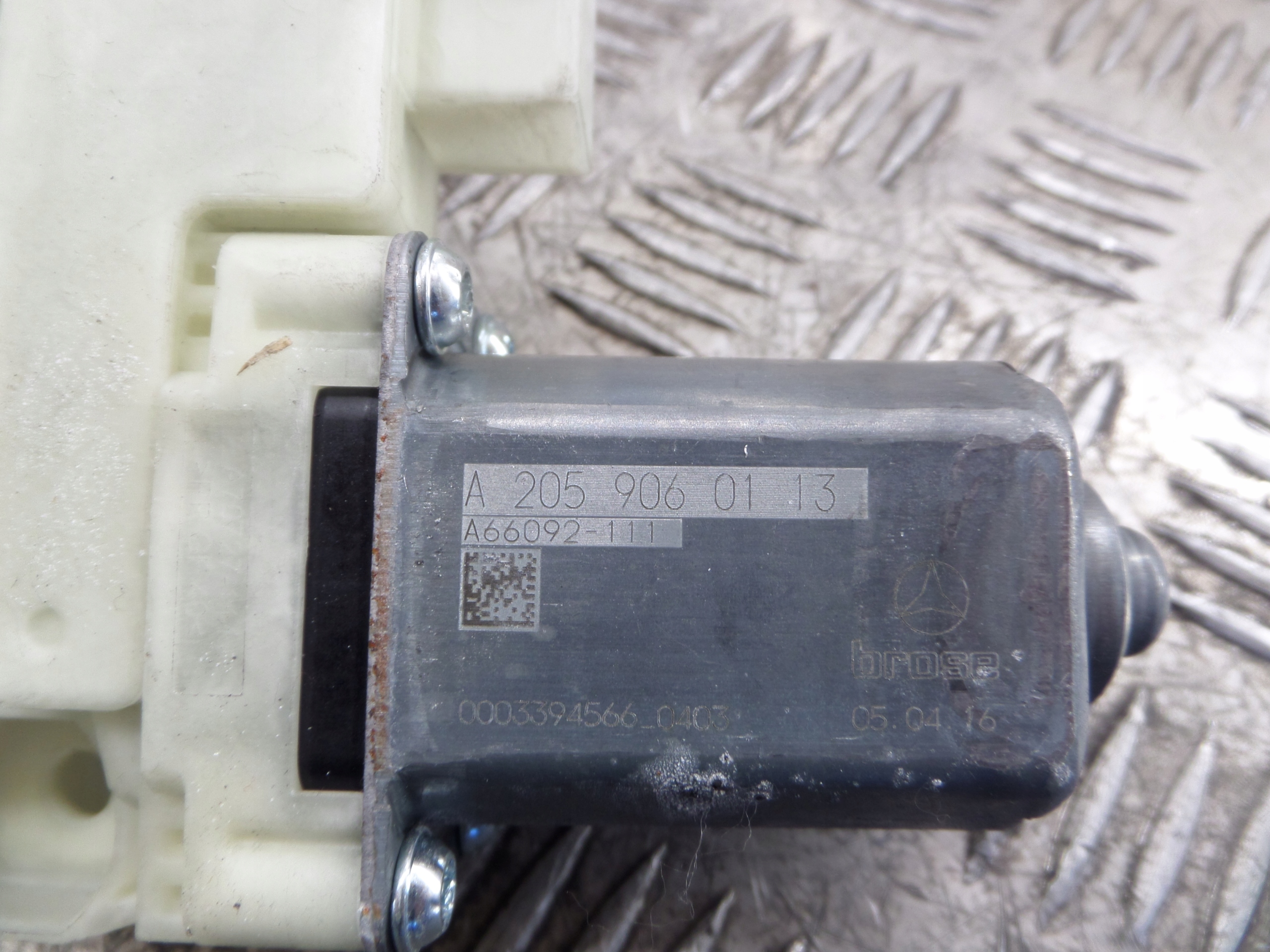 MERCEDES C-KLASA W205 sedan window regulator right front A2059060113