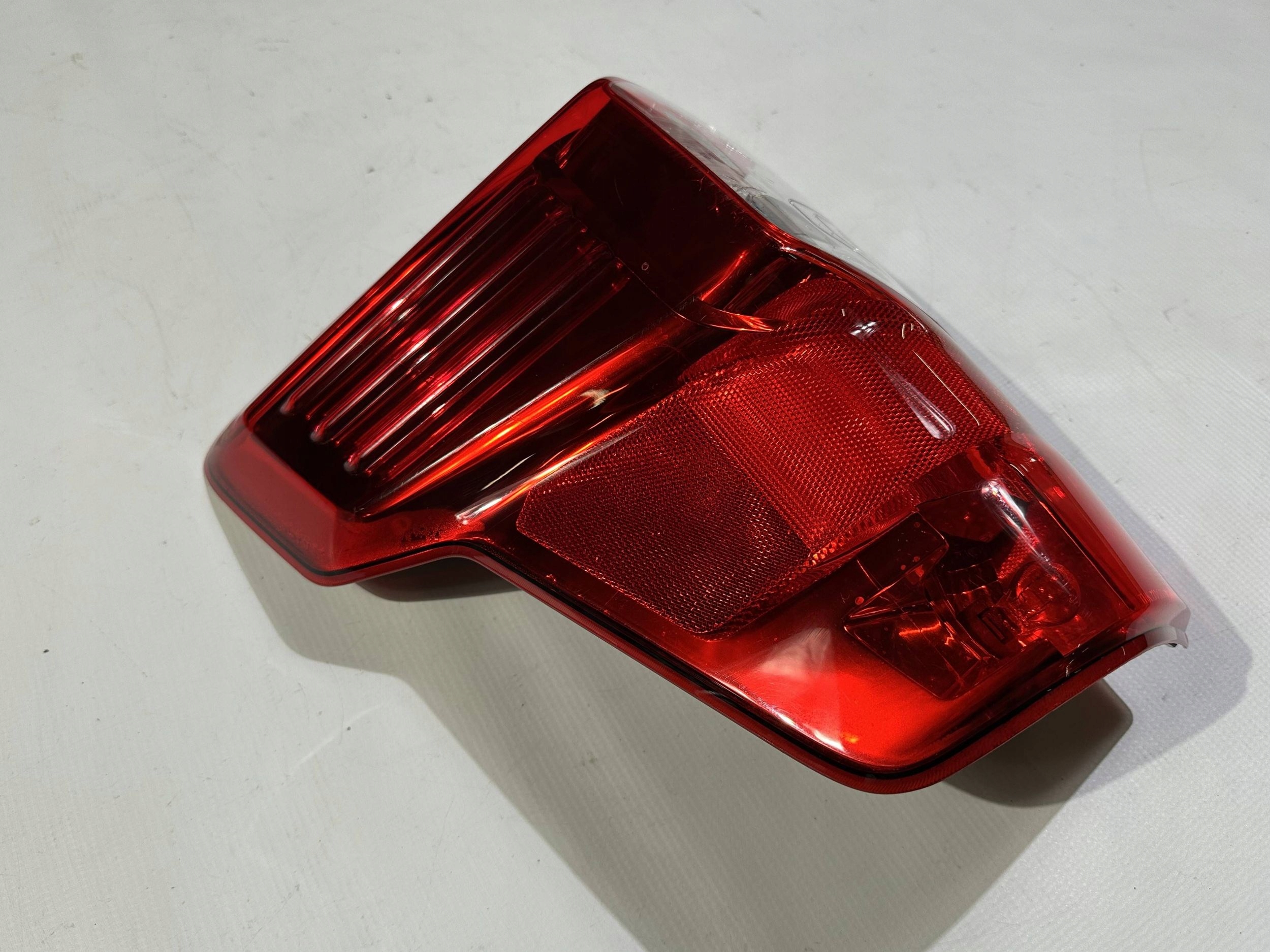 light rear part rear left Nissan Titan 2016+