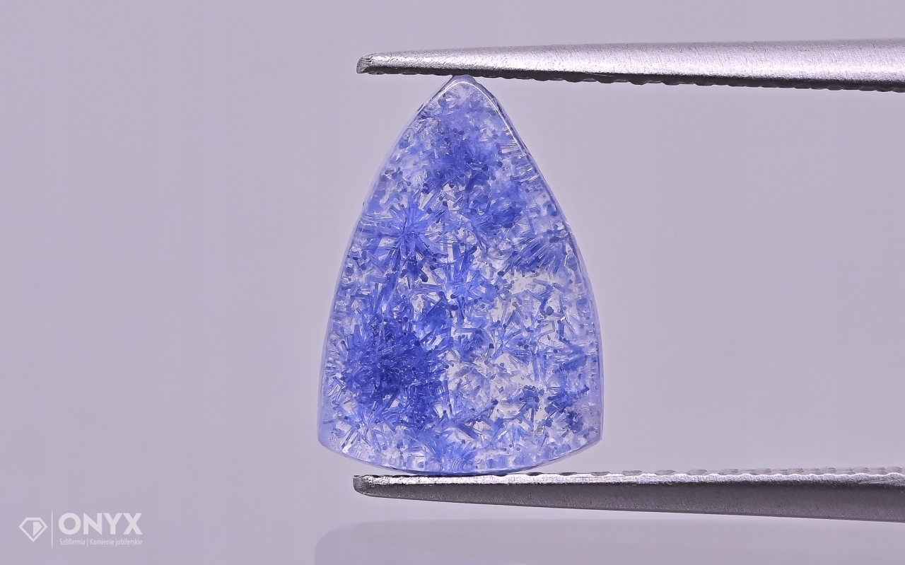 Křemen s dumortierytem mělký 10,5x7,5 mm