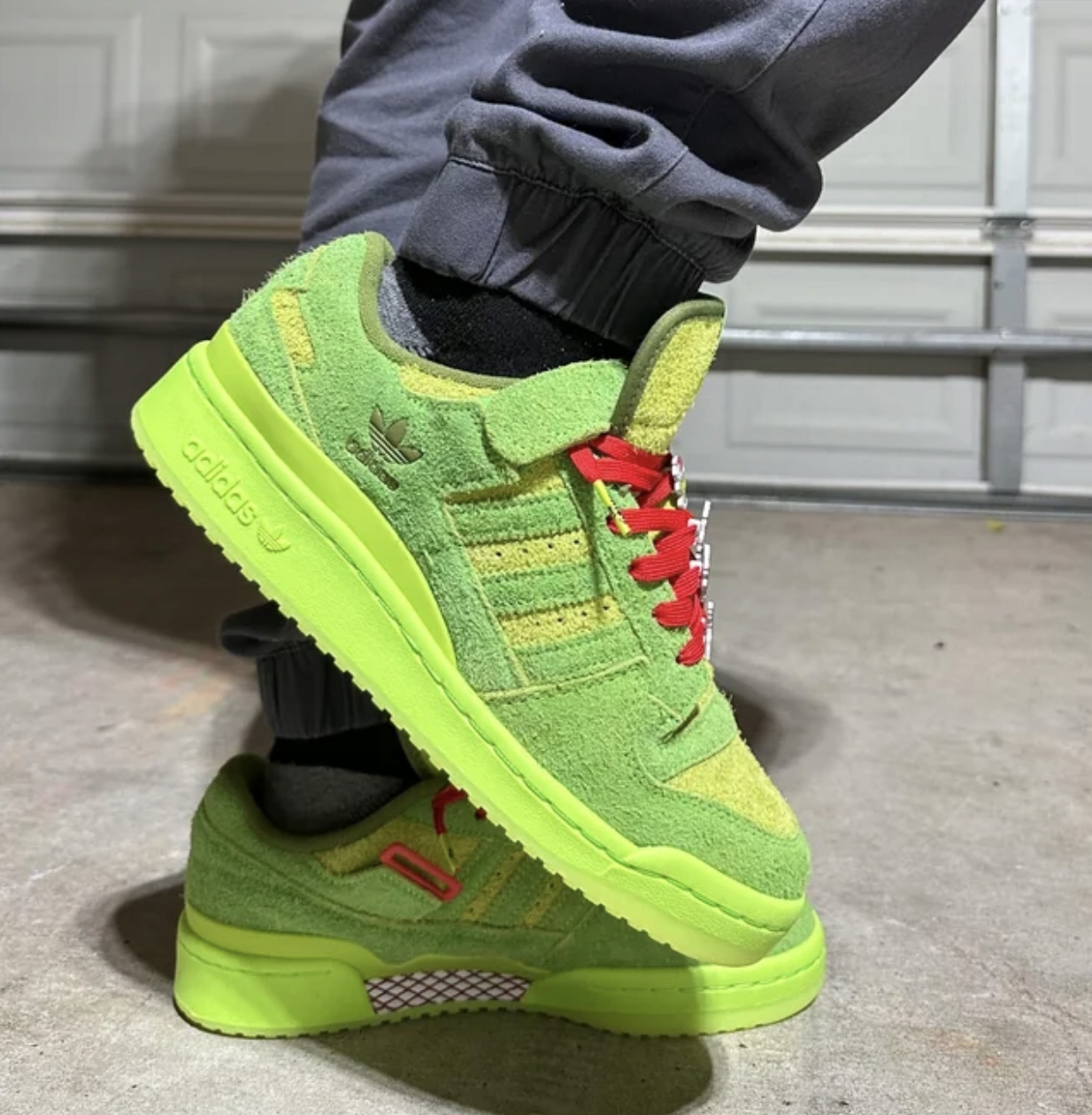 BUTY SPORTOWE ADIDAS FORUM LOW GRINCH ROZ 35,5 ADIDASY SNEAKERSY SKÓRZANE Materiał wkładki tkanina