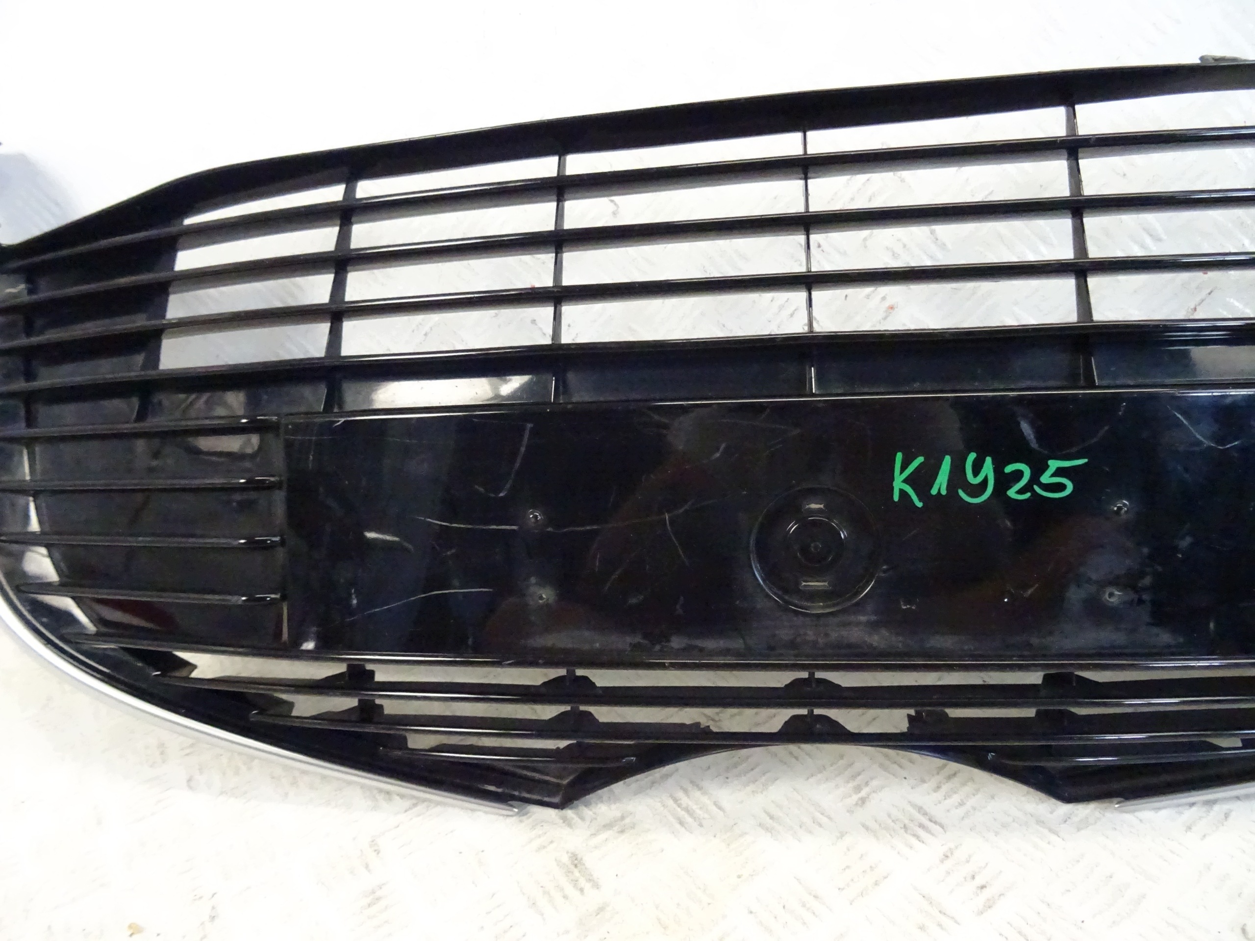 grid of a bumper front front TOYOTA YARIS III 53102-0D030