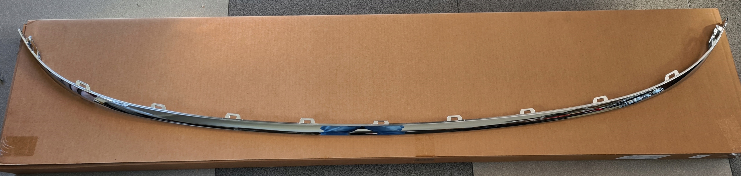 AUDI A8 D4 09 13 LISTWA ZDERZAKA TYL CHROM Installation side Rear