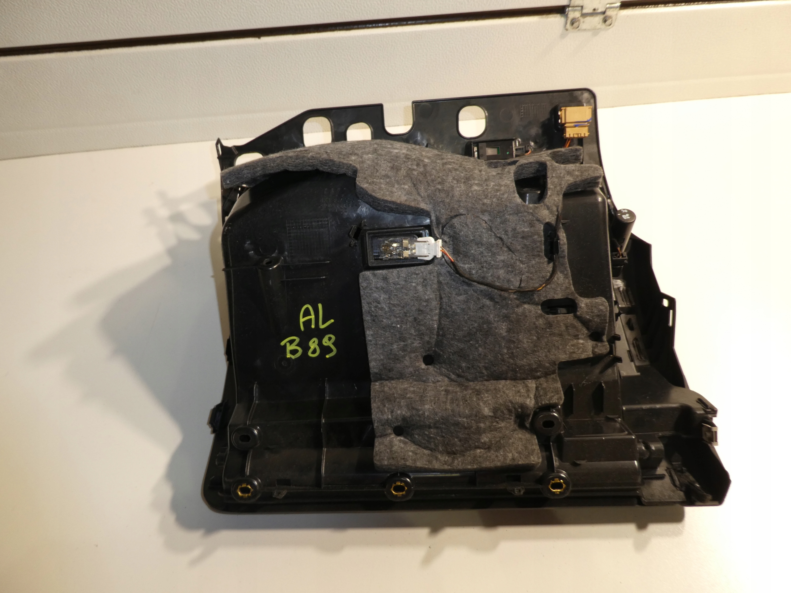 Handschuhfach des Beifahrers AUDI A4 B8 8K1857035