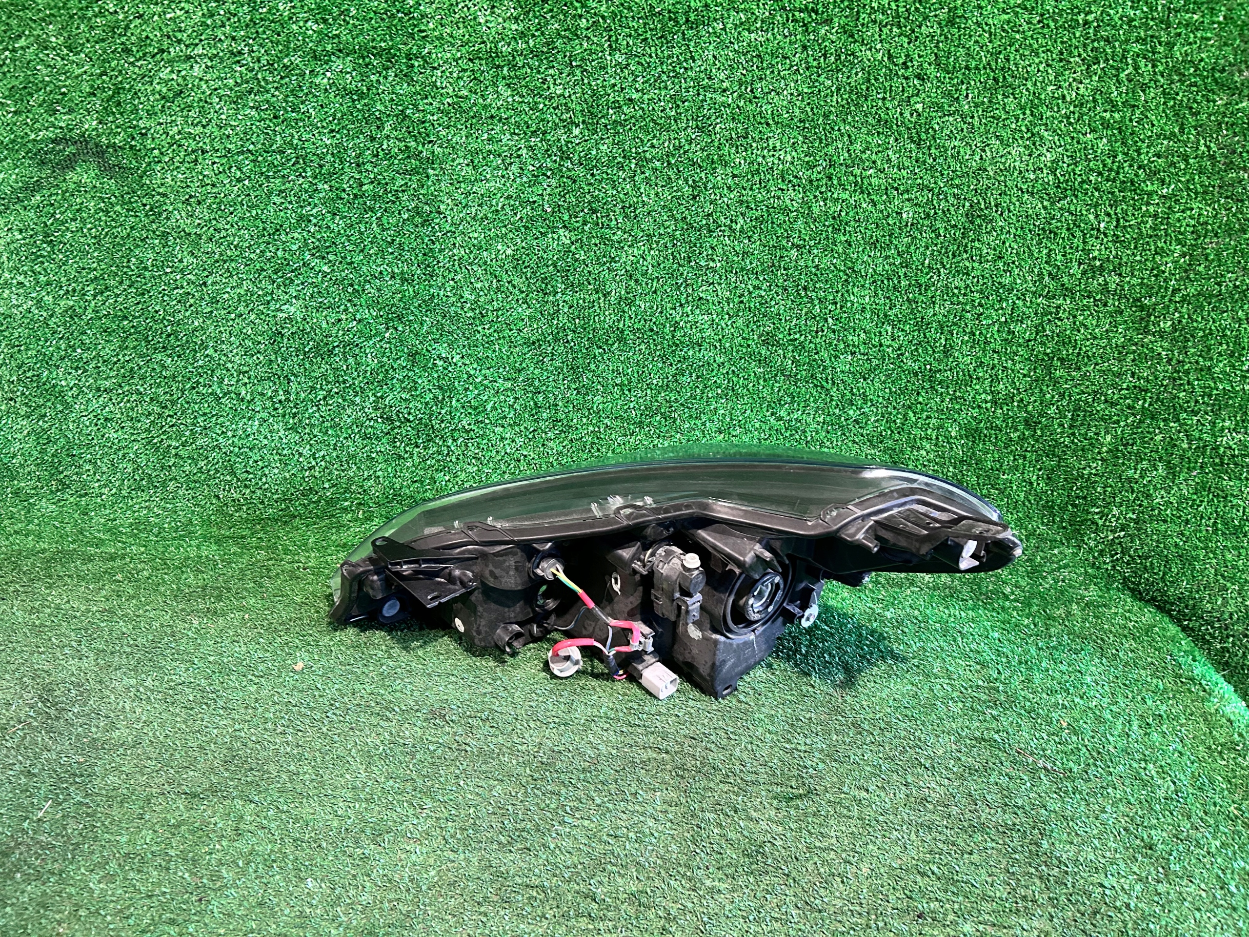 REFLEKTOR right TOYOTA YARIS III 14
