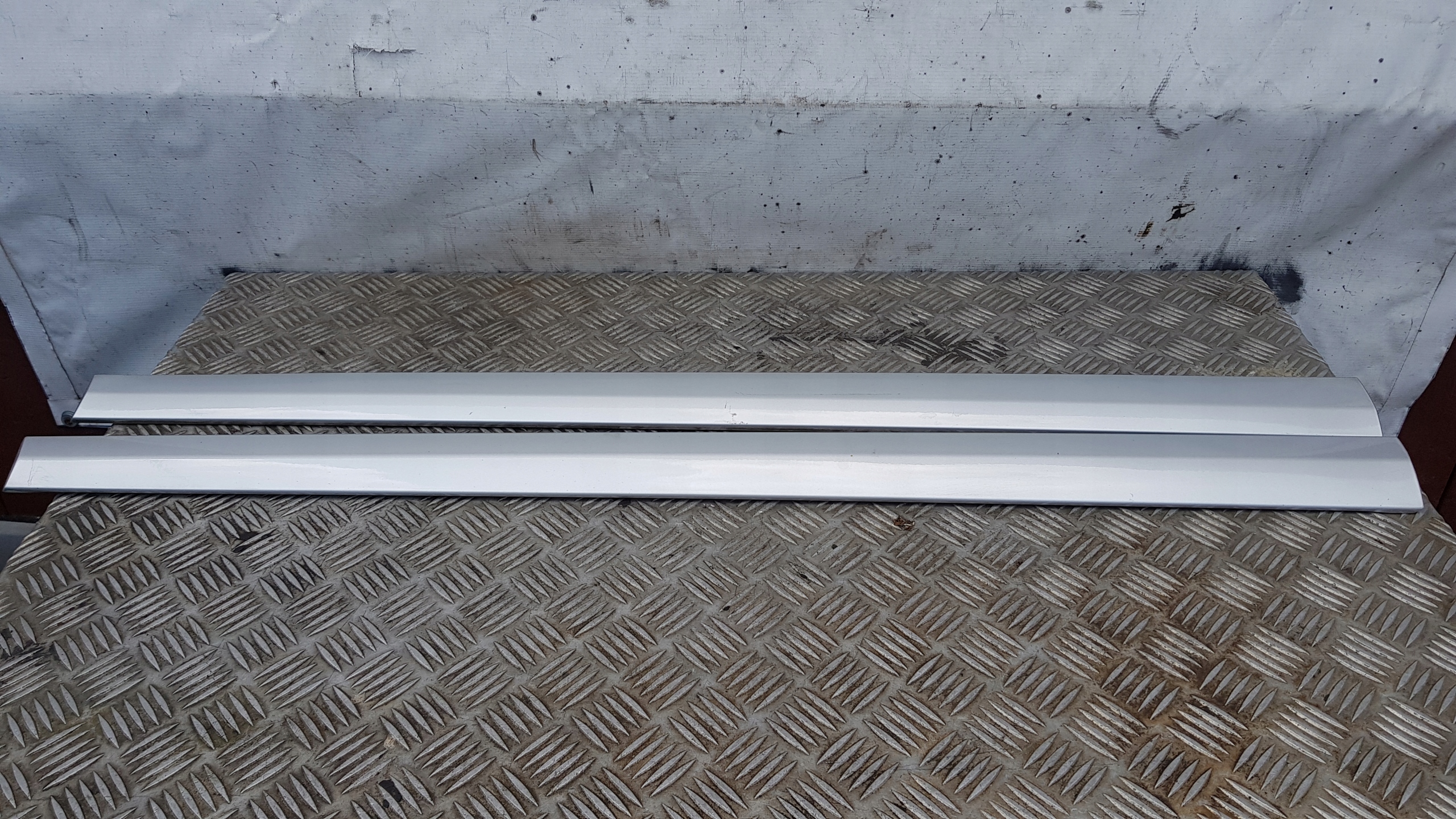 MERCEDES W203 moulding door left right front 744