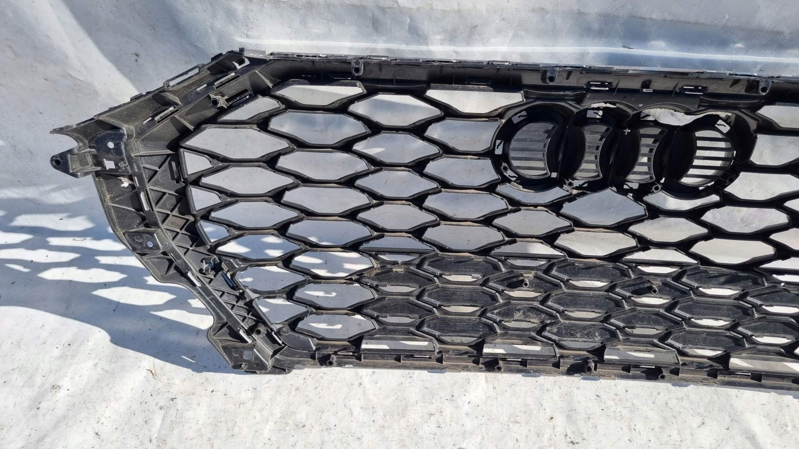 решетка радиатора Q3 83F 19-22 SPORTBACK s-line