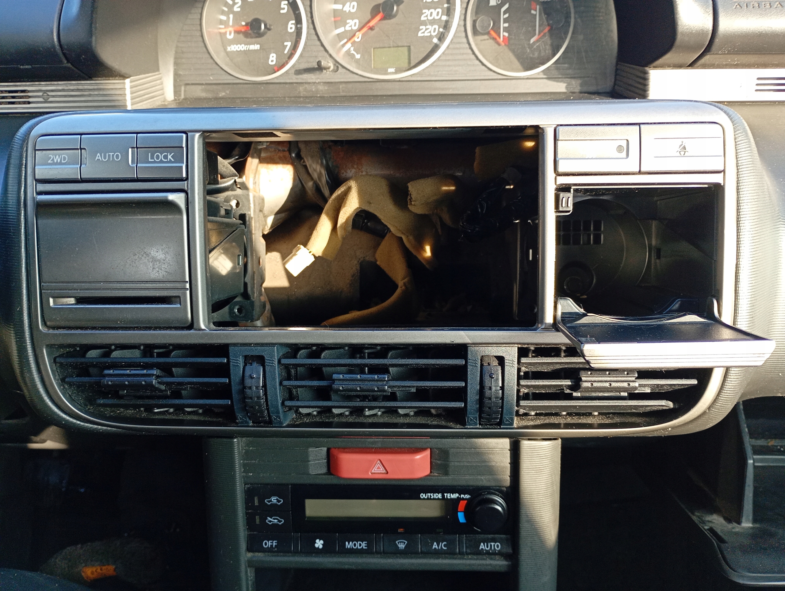 Nissan X-Trail T30 01-05 grid air conditioning devices air central Z frame