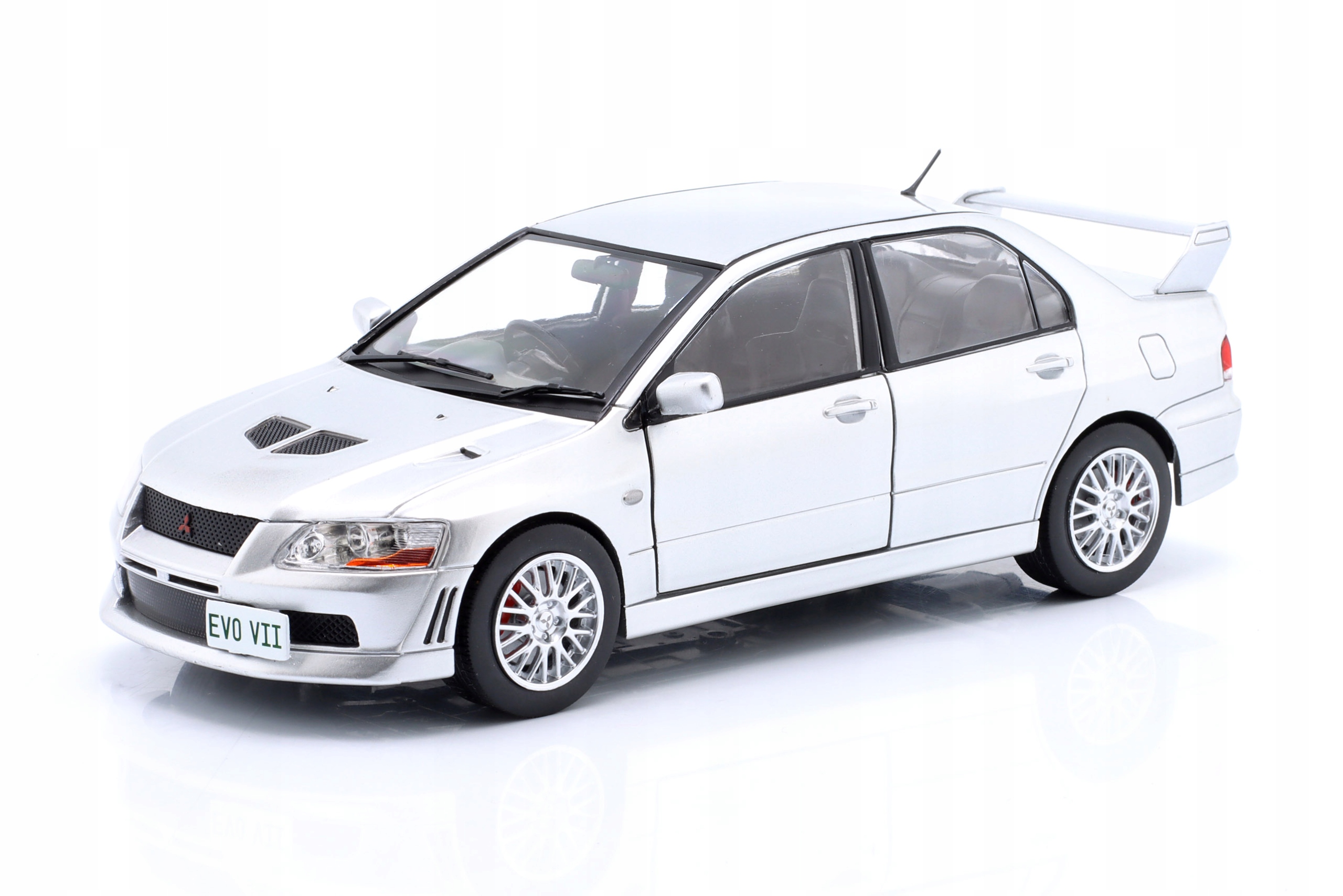 Mitsubishi Lancer Evolution VII Rhd 2001 Silver WhiteBox 1:24 Model 124204