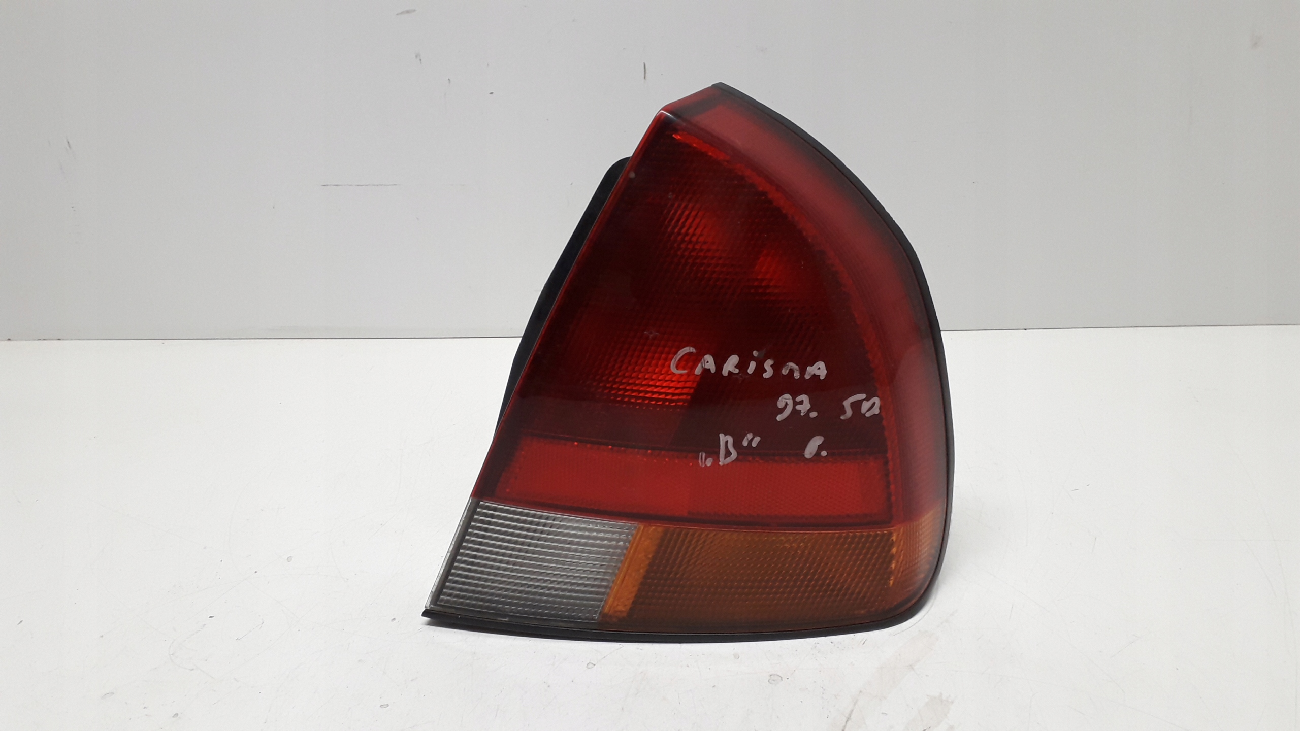 MITSUBISH CARISMA LIFTBACK LAMPA PRAWA TYLNA