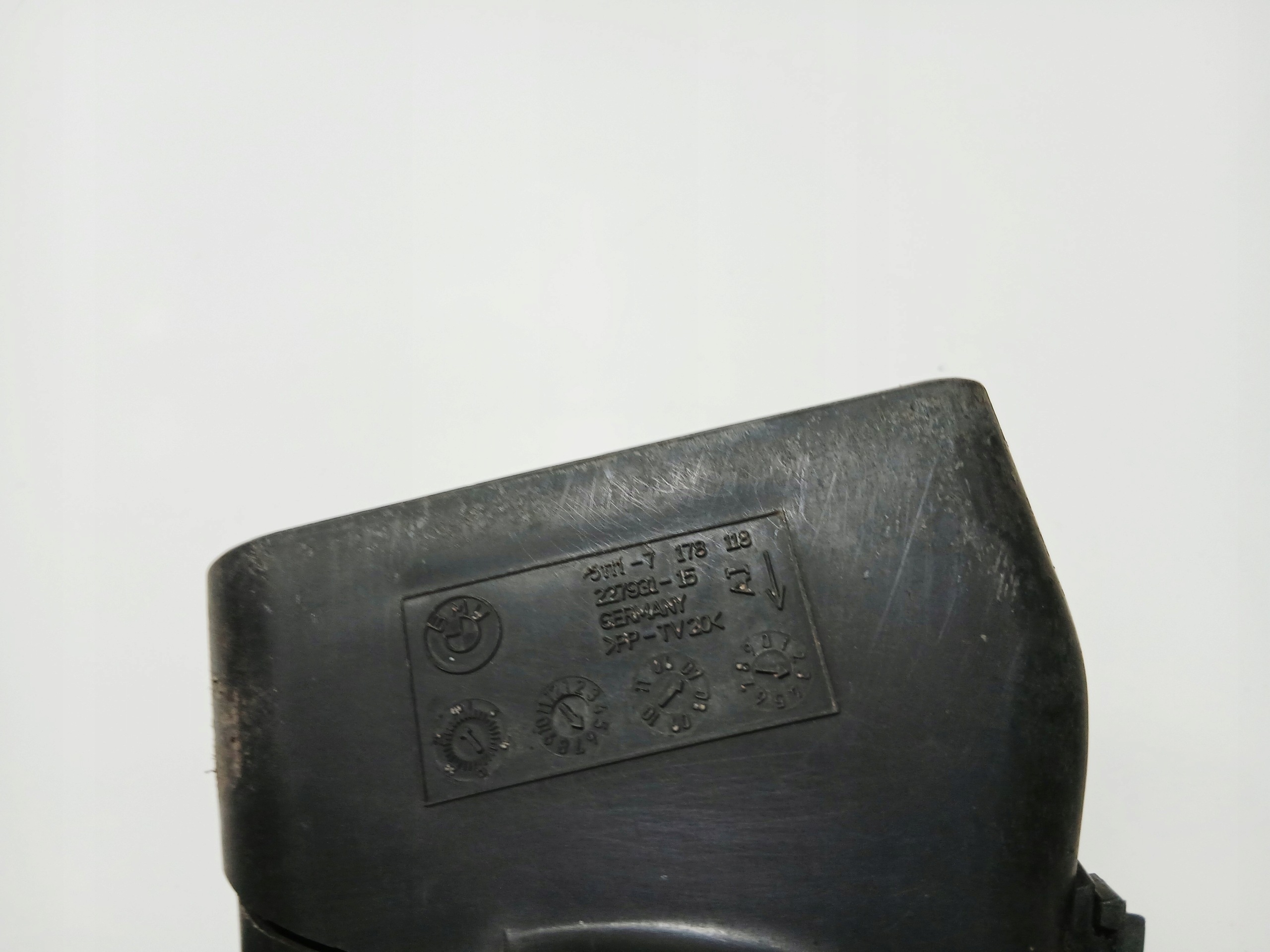 kanal luft rechts vorne BMW E60 E61 LCI OE 7178118 (0001016)