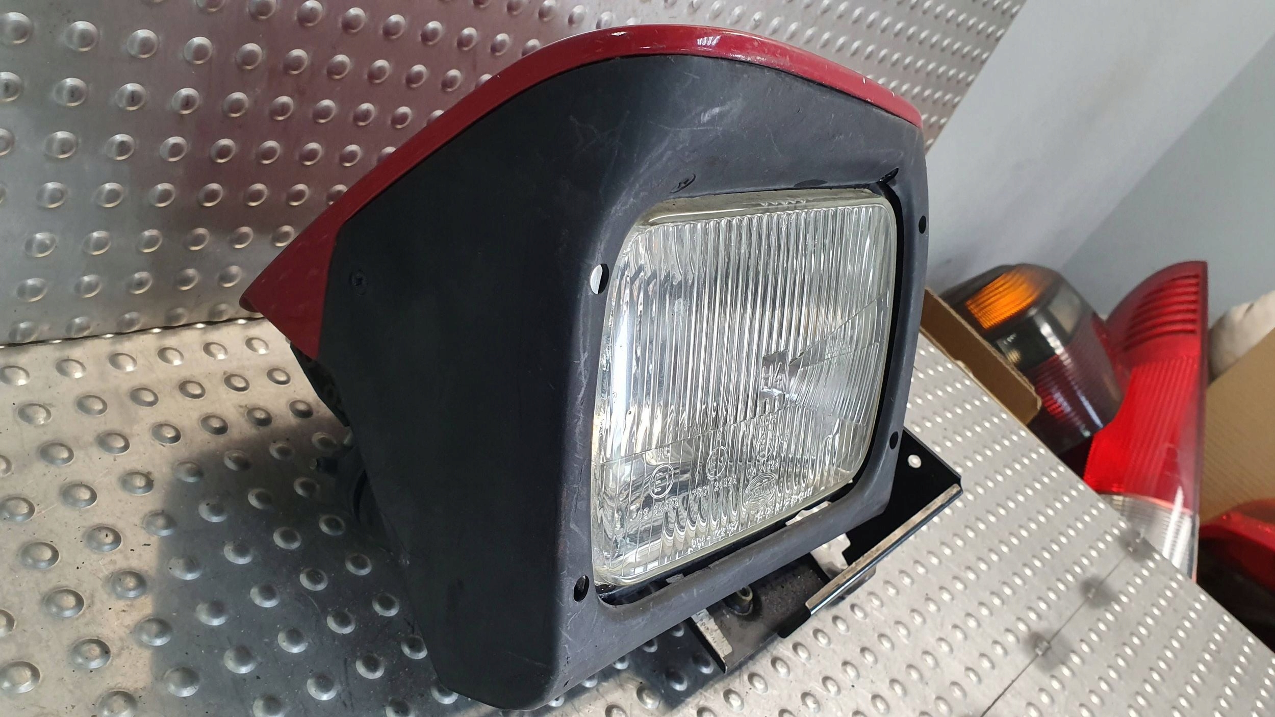 light front left VOLVO 480 86