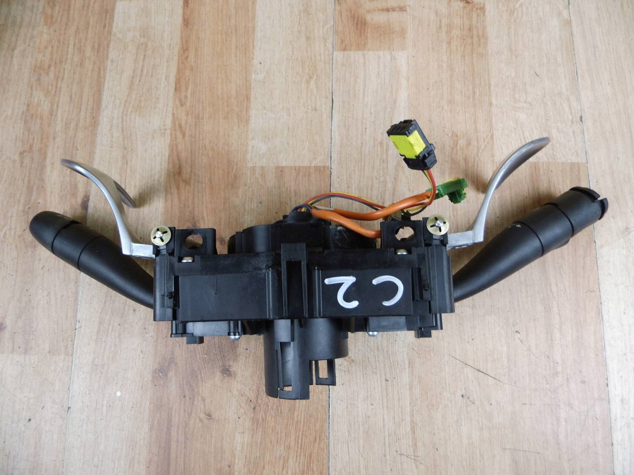 Citroen C2 with shifting control light switch of indicators