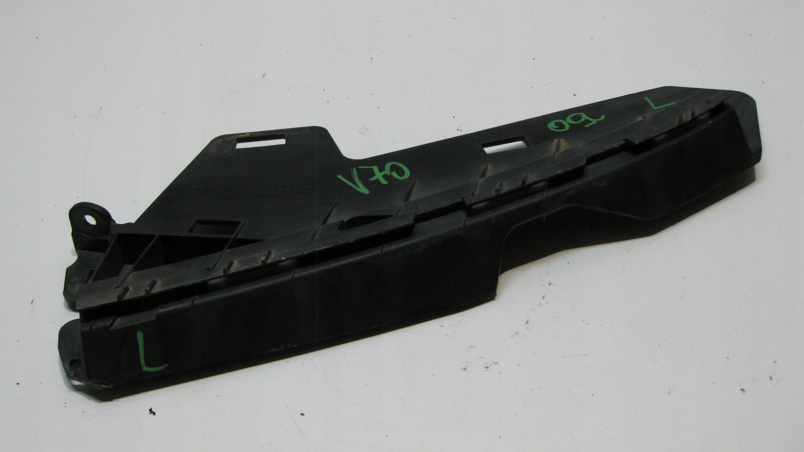 VOLVO V70 2.0 D 09R support holder lights left front 30796387