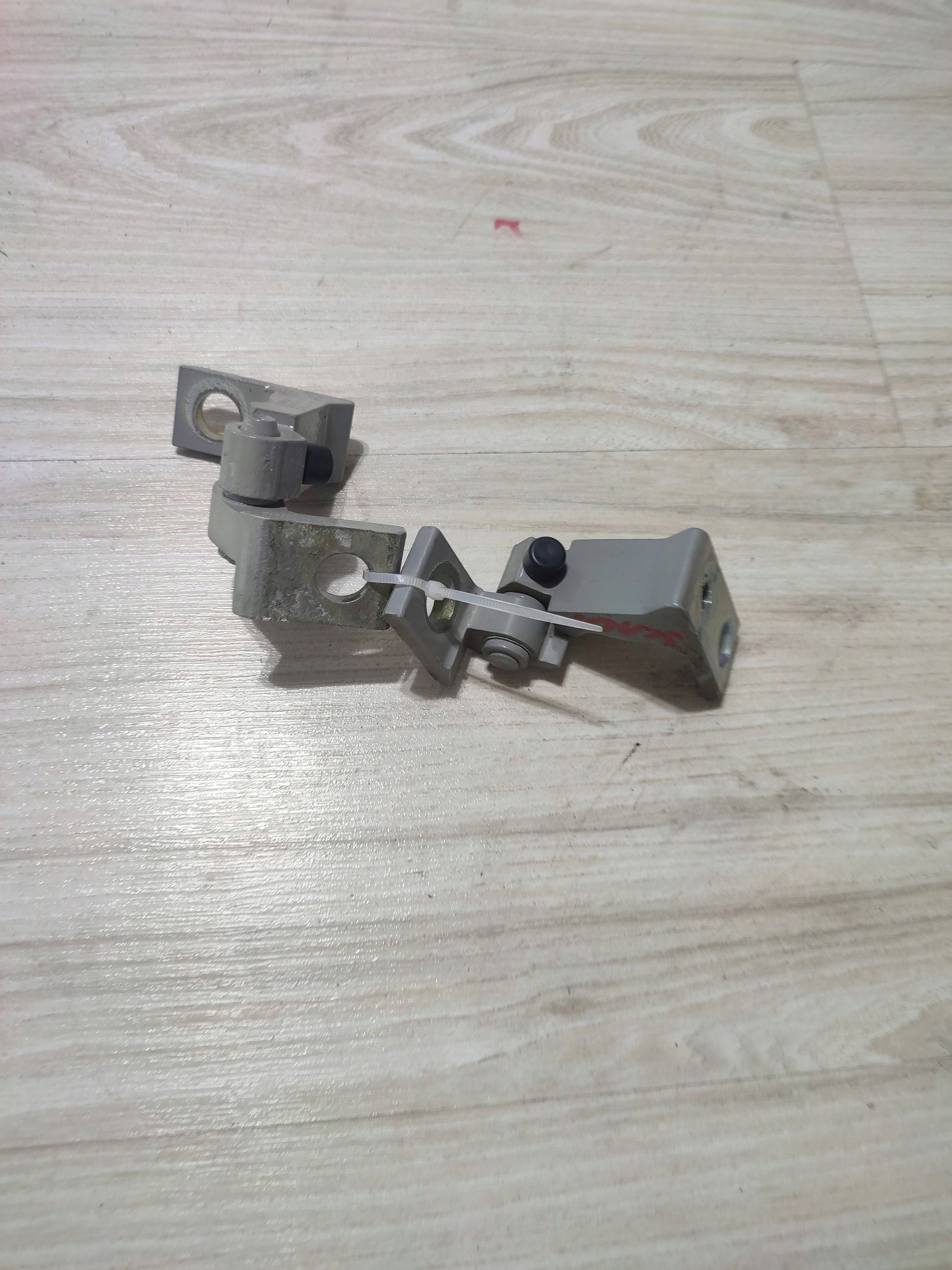 Skoda Scala 2020 front side right hinges door przednich