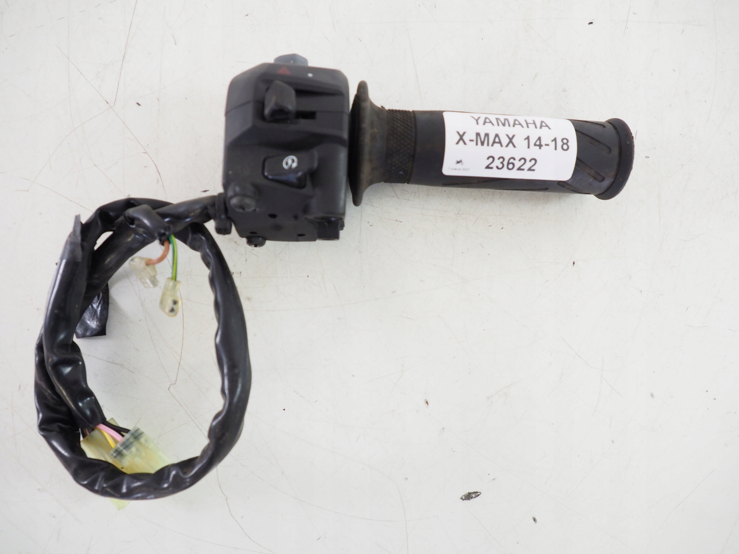5C2F61452000 - Yamaha X-MAX 400 14-18 правый переключатель ROLGAZ M1