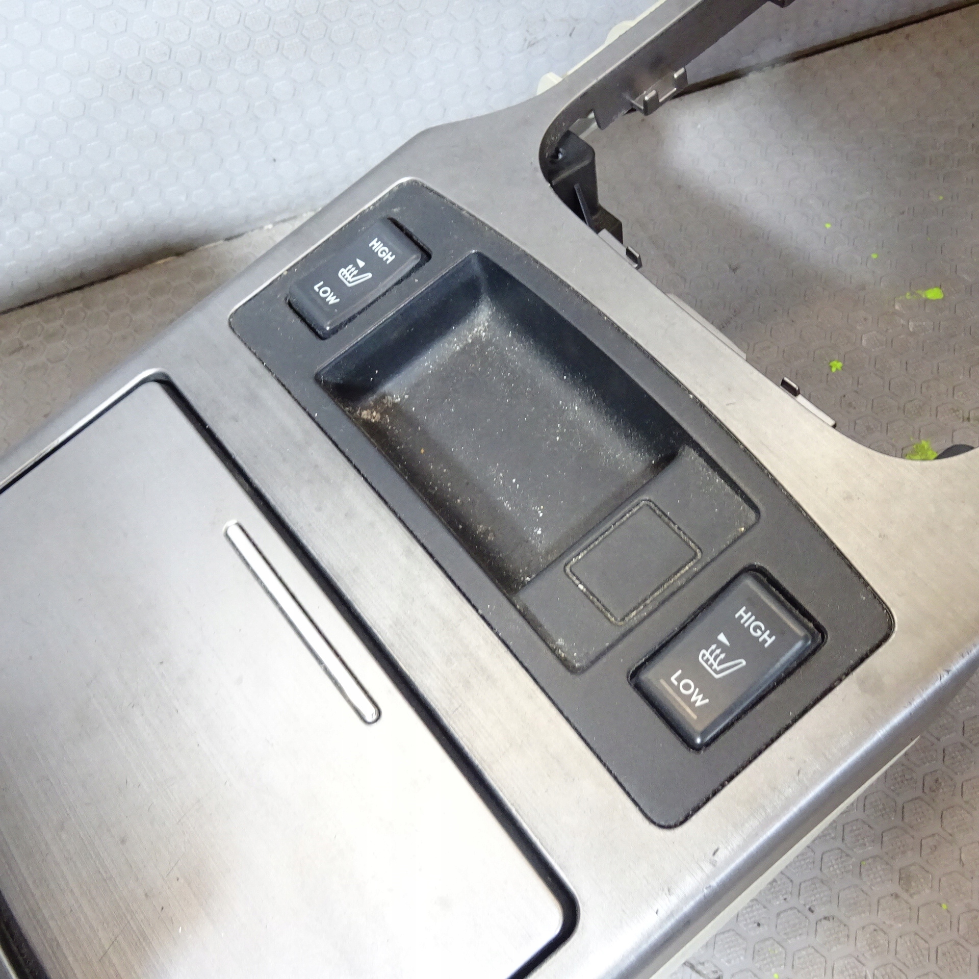 subaru Outback IV тунель середина